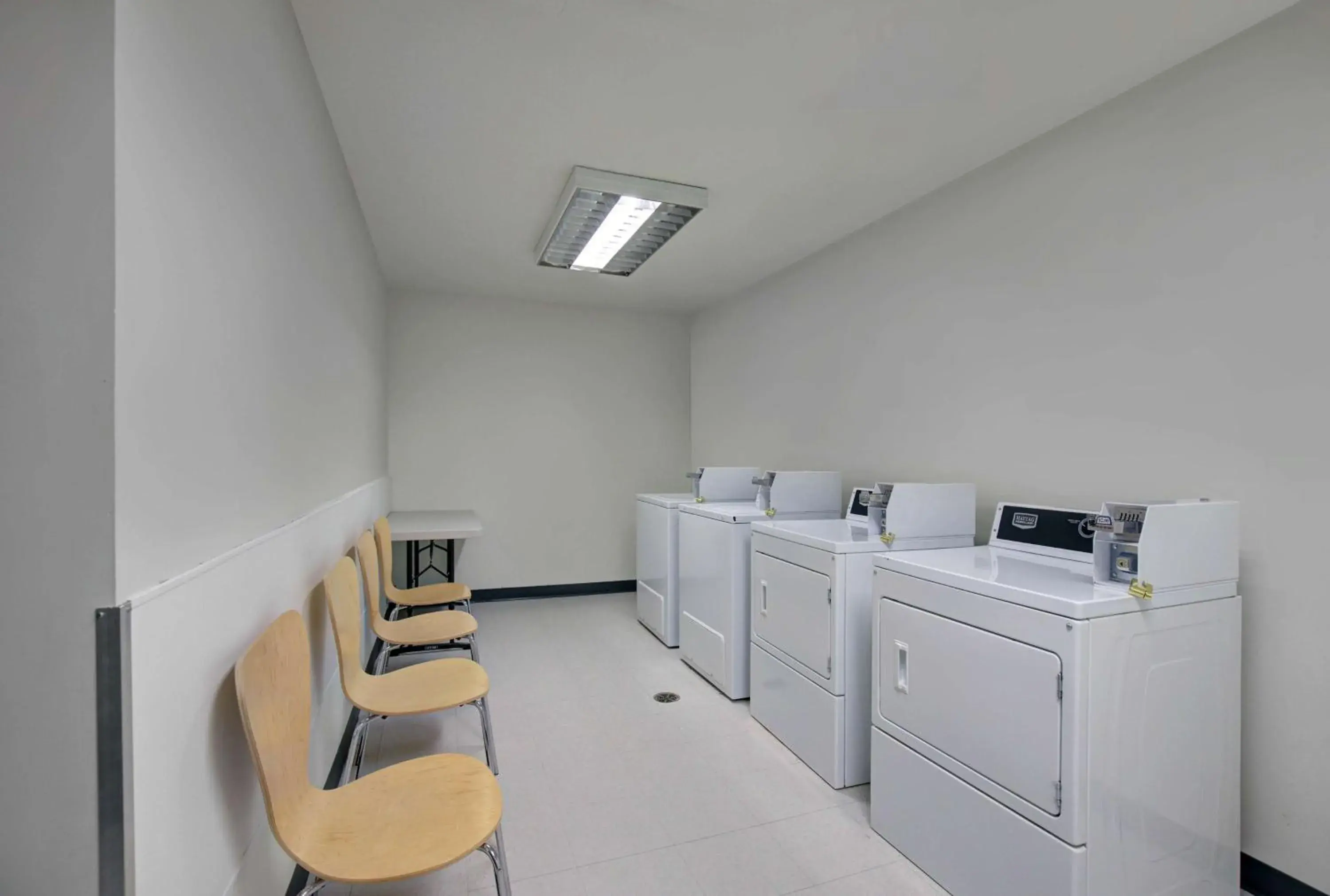 Property building in Motel 6 Airdrie Property building in Motel 6 Airdrie