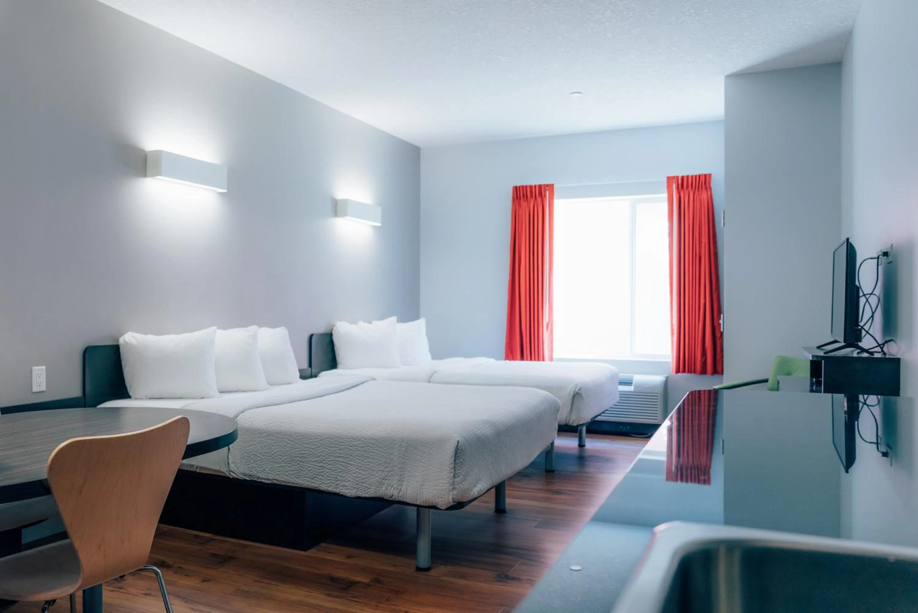 Kitchen or kitchenette, Bed in Motel 6 Airdrie