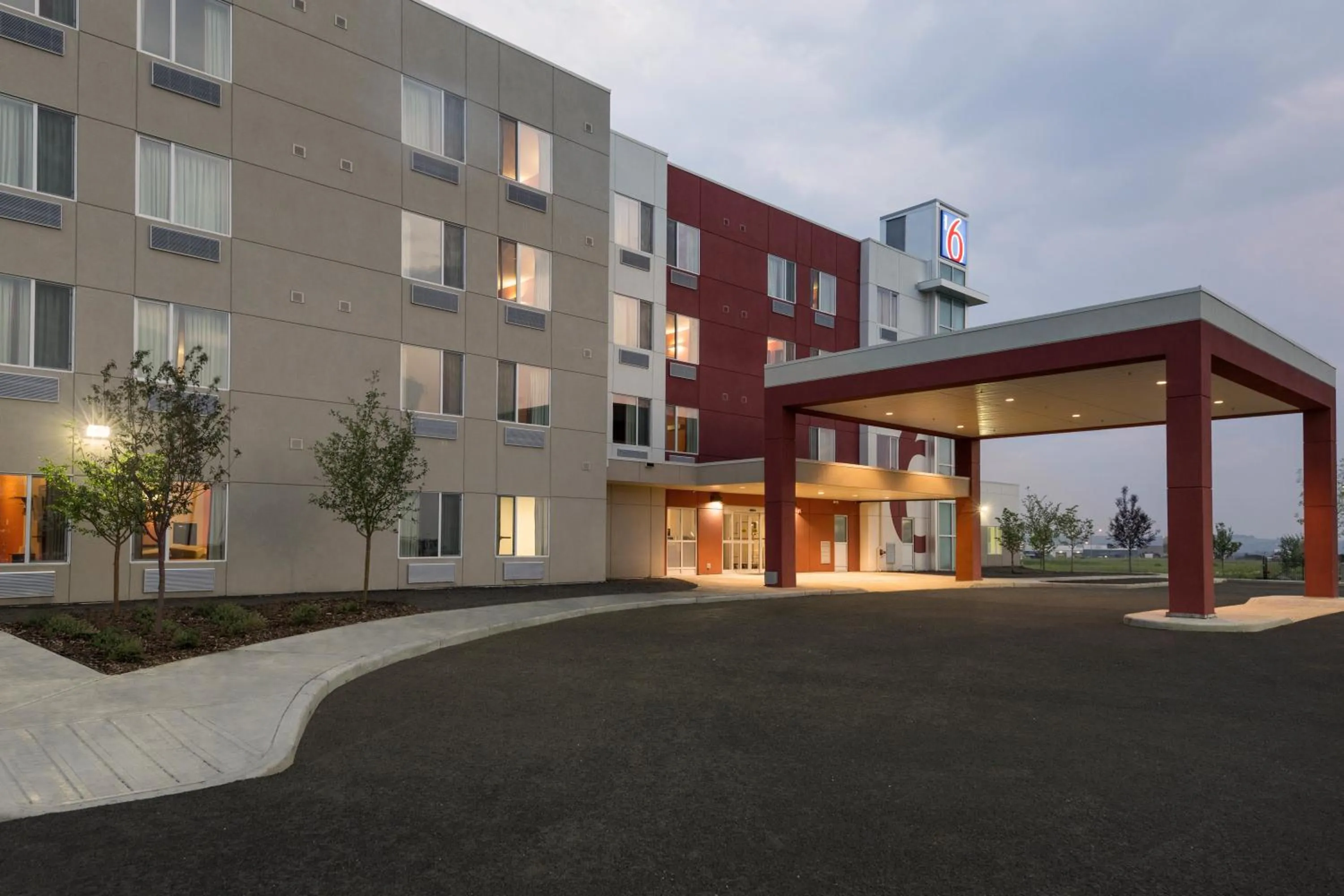 Facade/entrance in Motel 6 Airdrie