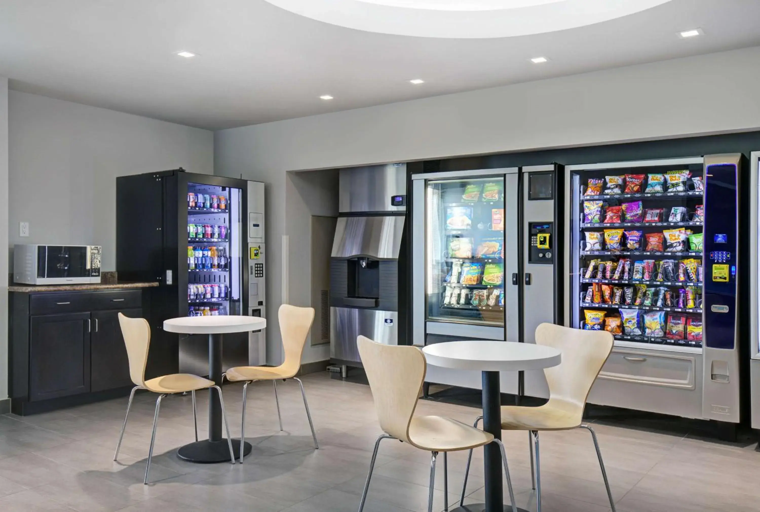 Property building in Motel 6 Airdrie Property building in Motel 6 Airdrie