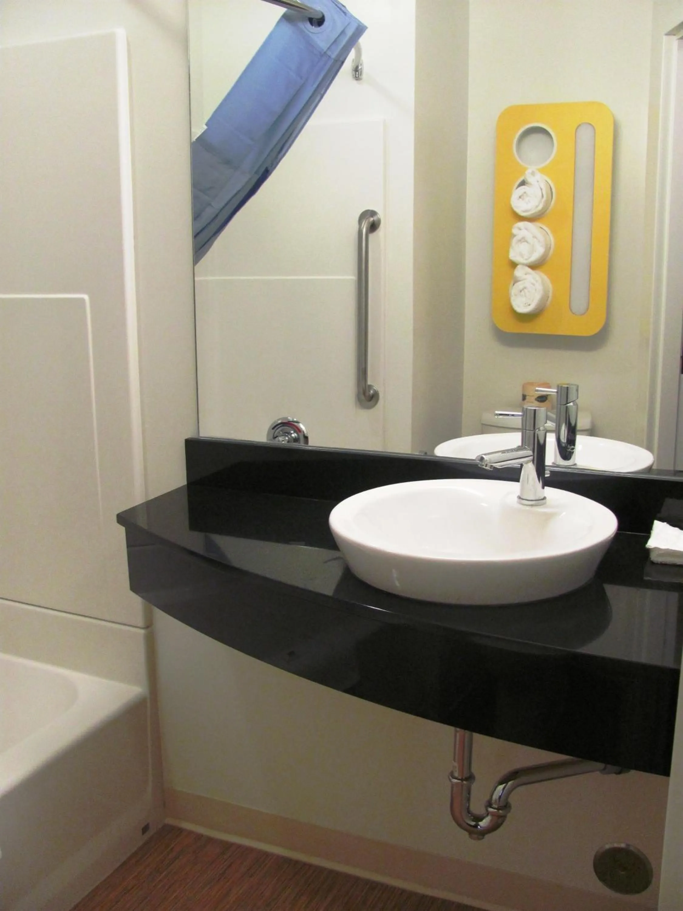 Bathroom in Motel 6 Airdrie