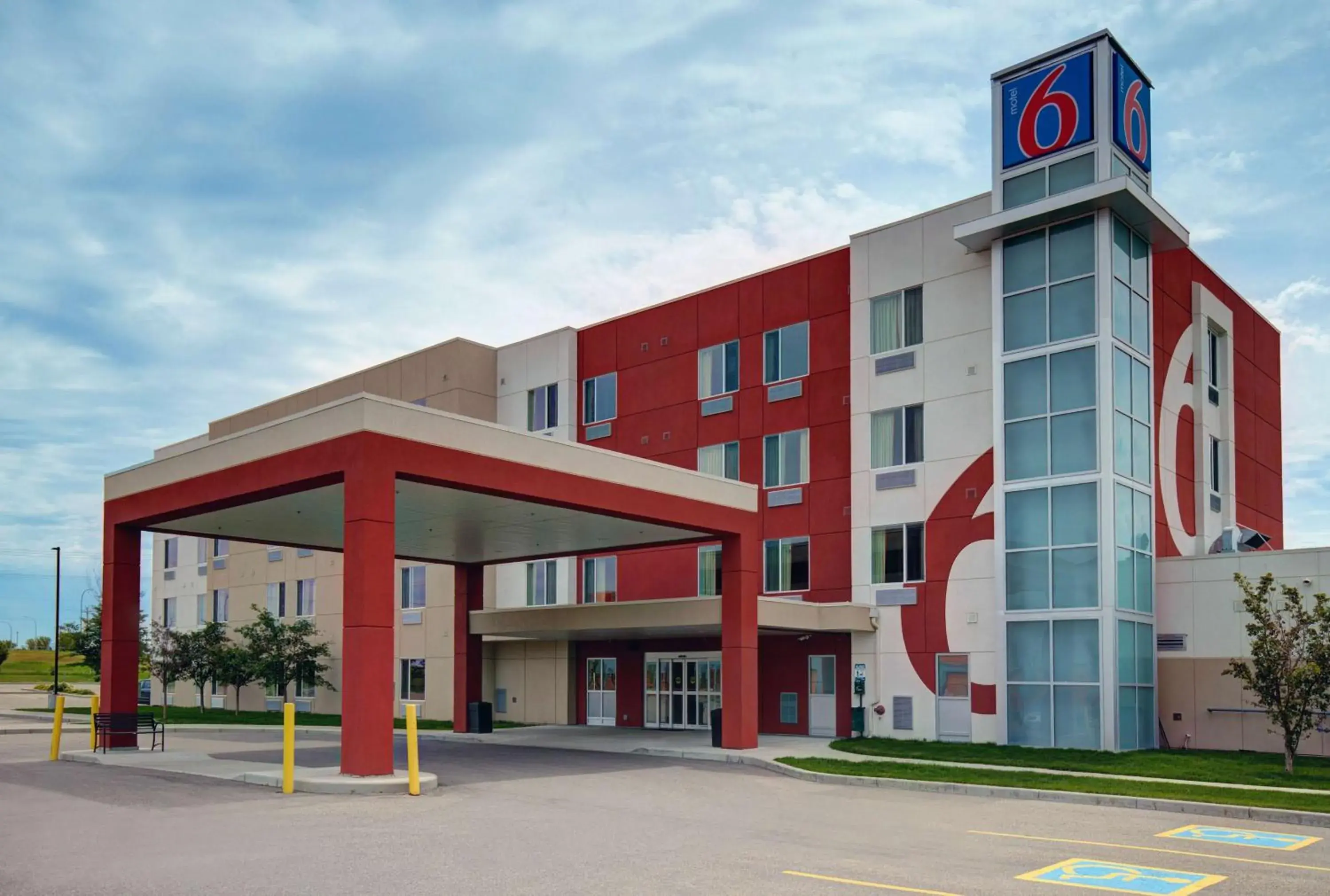 Property building in Motel 6 Airdrie Property building in Motel 6 Airdrie