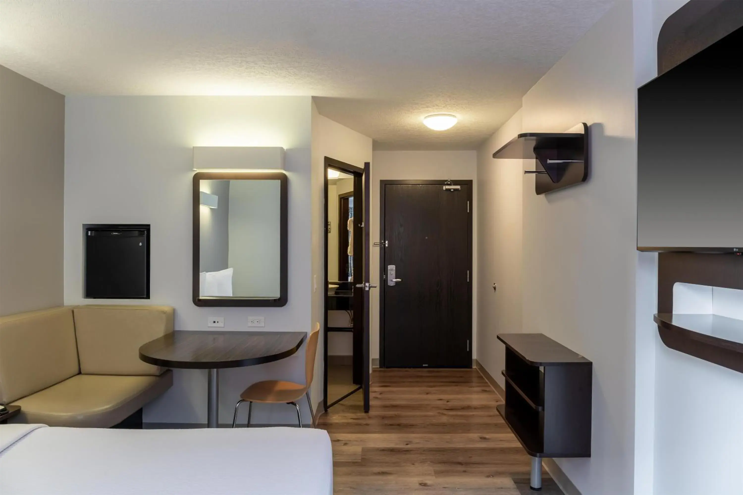 Bedroom, Bed in Motel 6 Airdrie Bedroom, Bed in Motel 6 Airdrie