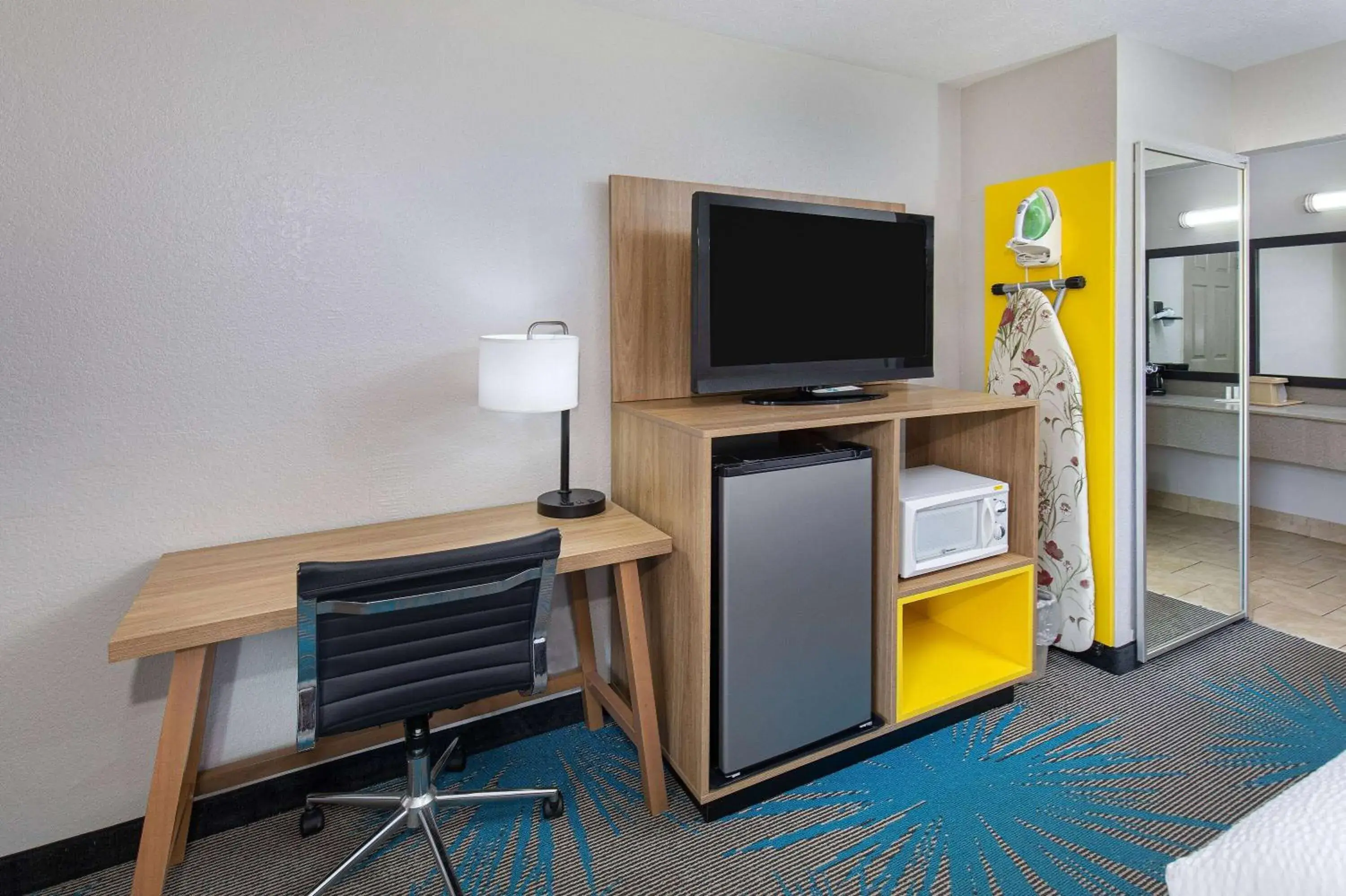 Bed in Days Inn by Wyndham Savannah Bed in Days Inn by Wyndham Savannah