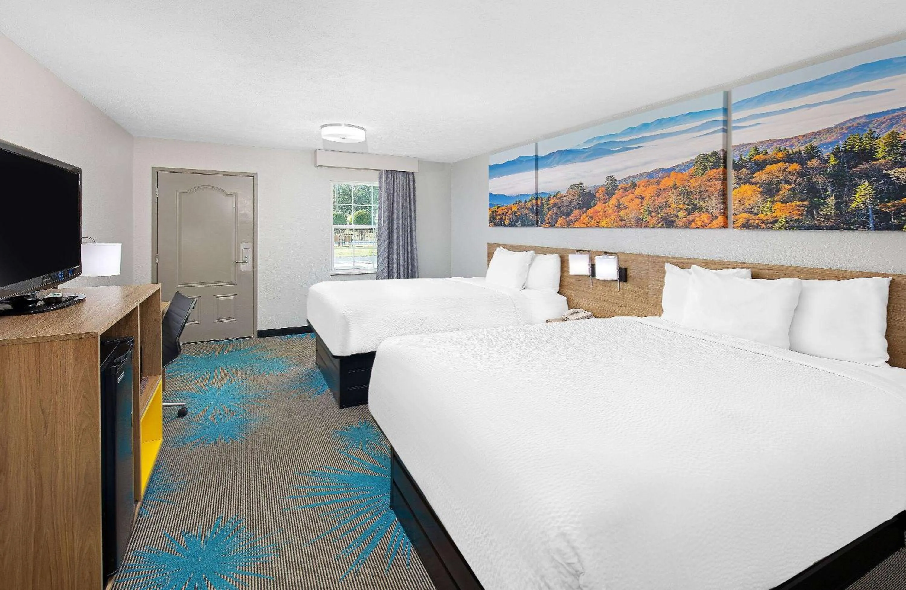 Photo of the whole room, Bed in Days Inn by Wyndham Savannah