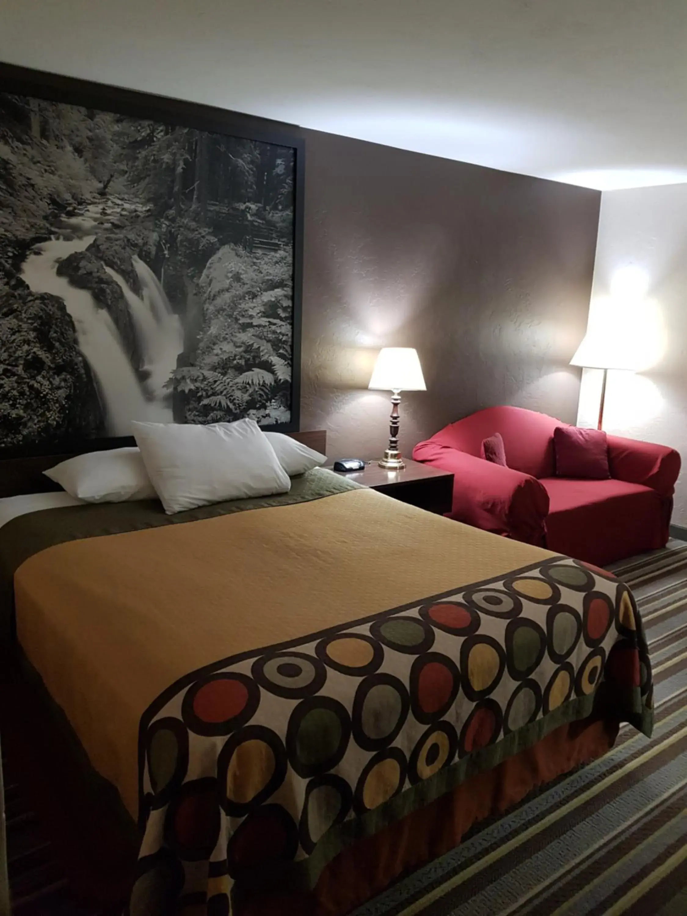 Room with One Queen and Two Twin Beds - Pet Friendly/Non-Smoking in Super 8 by Wyndham Shelton Room with One Queen and Two Twin Beds - Pet Friendly/Non-Smoking in Super 8 by Wyndham Shelton
