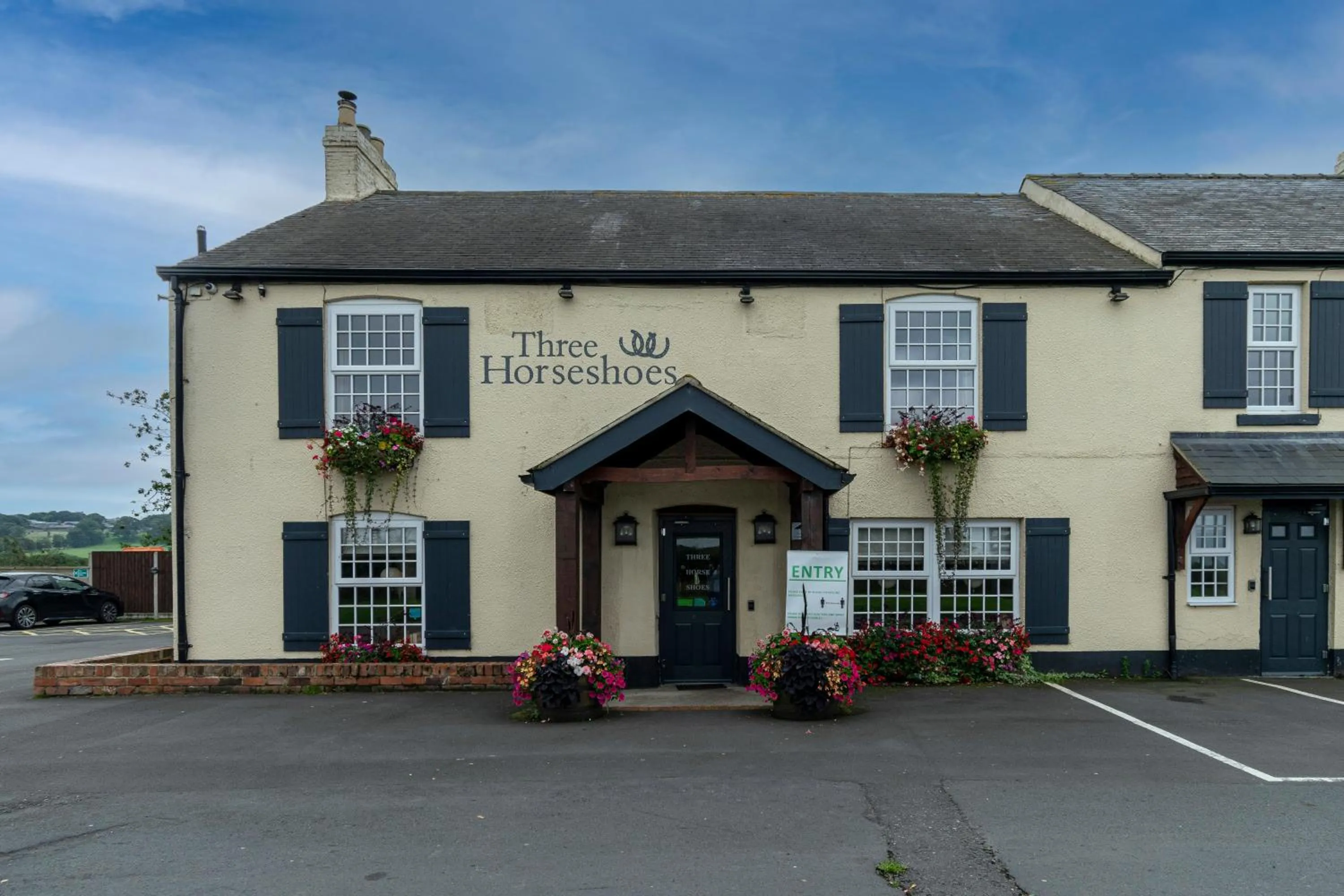Property building in Three Horseshoes Inn