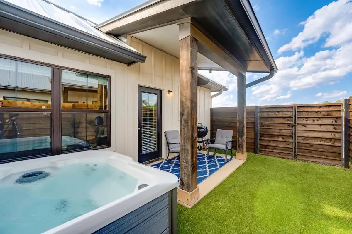 Swimming pool in Biskits Hideaway