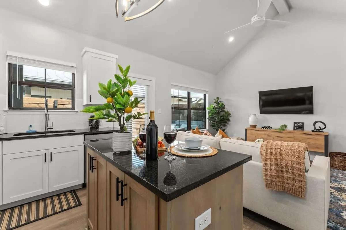Kitchen or kitchenette in Biskits Hideaway