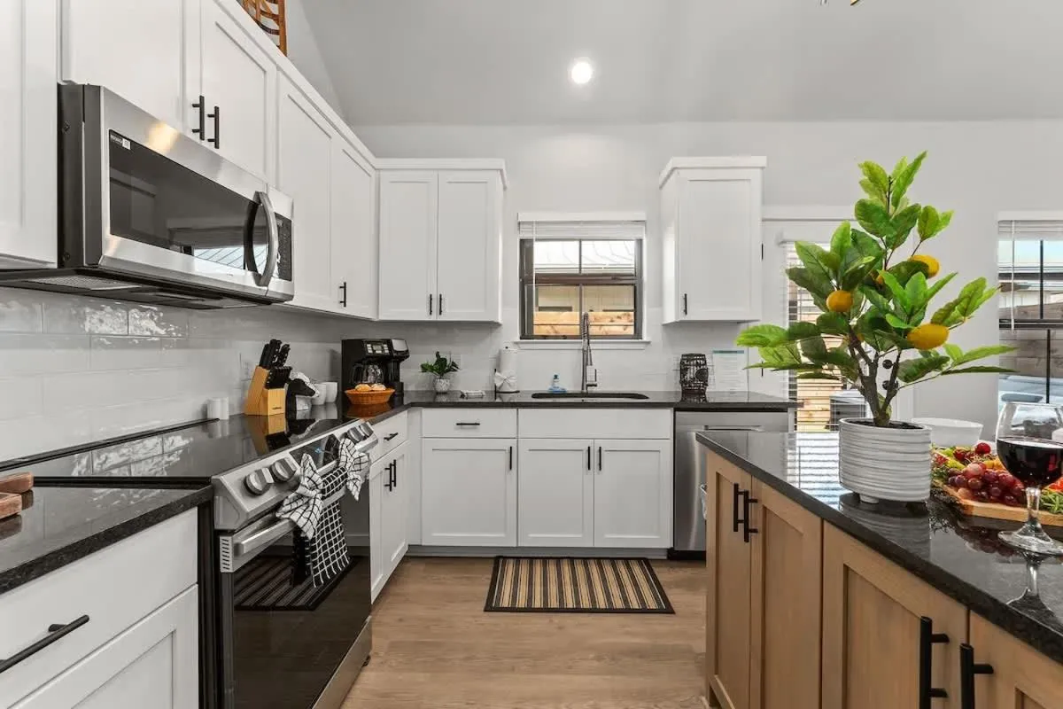 Kitchen or kitchenette in Biskits Hideaway