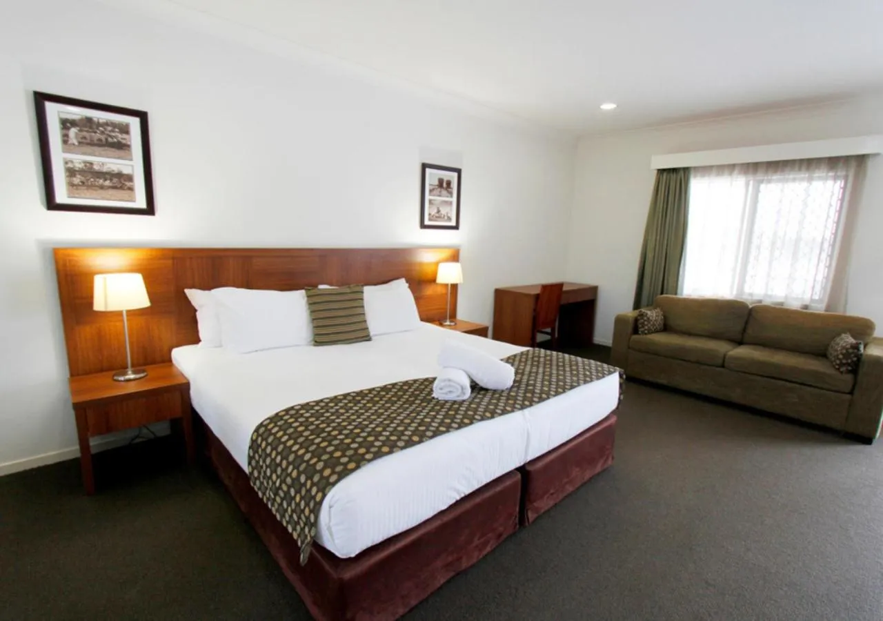 Photo of the whole room, Bed in Chinchilla Downtown Motor Inn