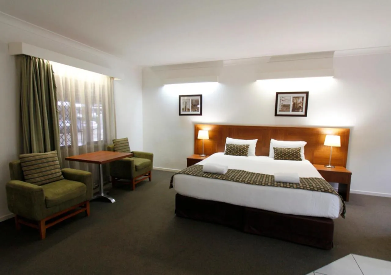 Photo of the whole room, Bed in Chinchilla Downtown Motor Inn