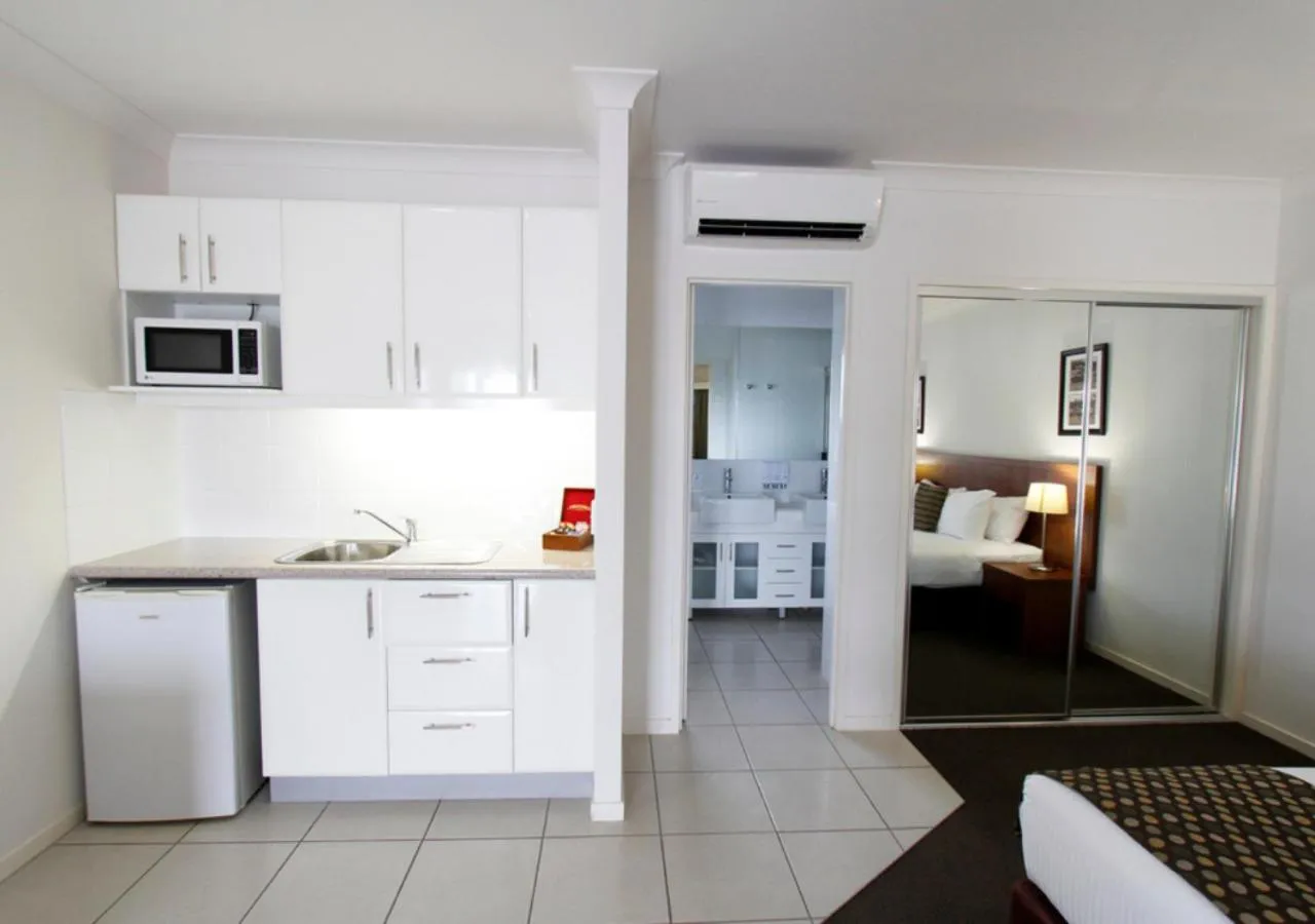 Photo of the whole room, Bed in Chinchilla Downtown Motor Inn