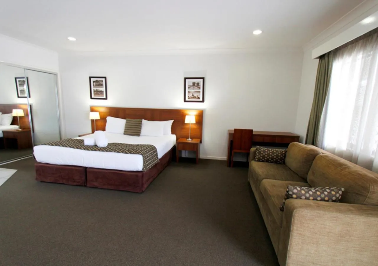 Photo of the whole room, Bed in Chinchilla Downtown Motor Inn