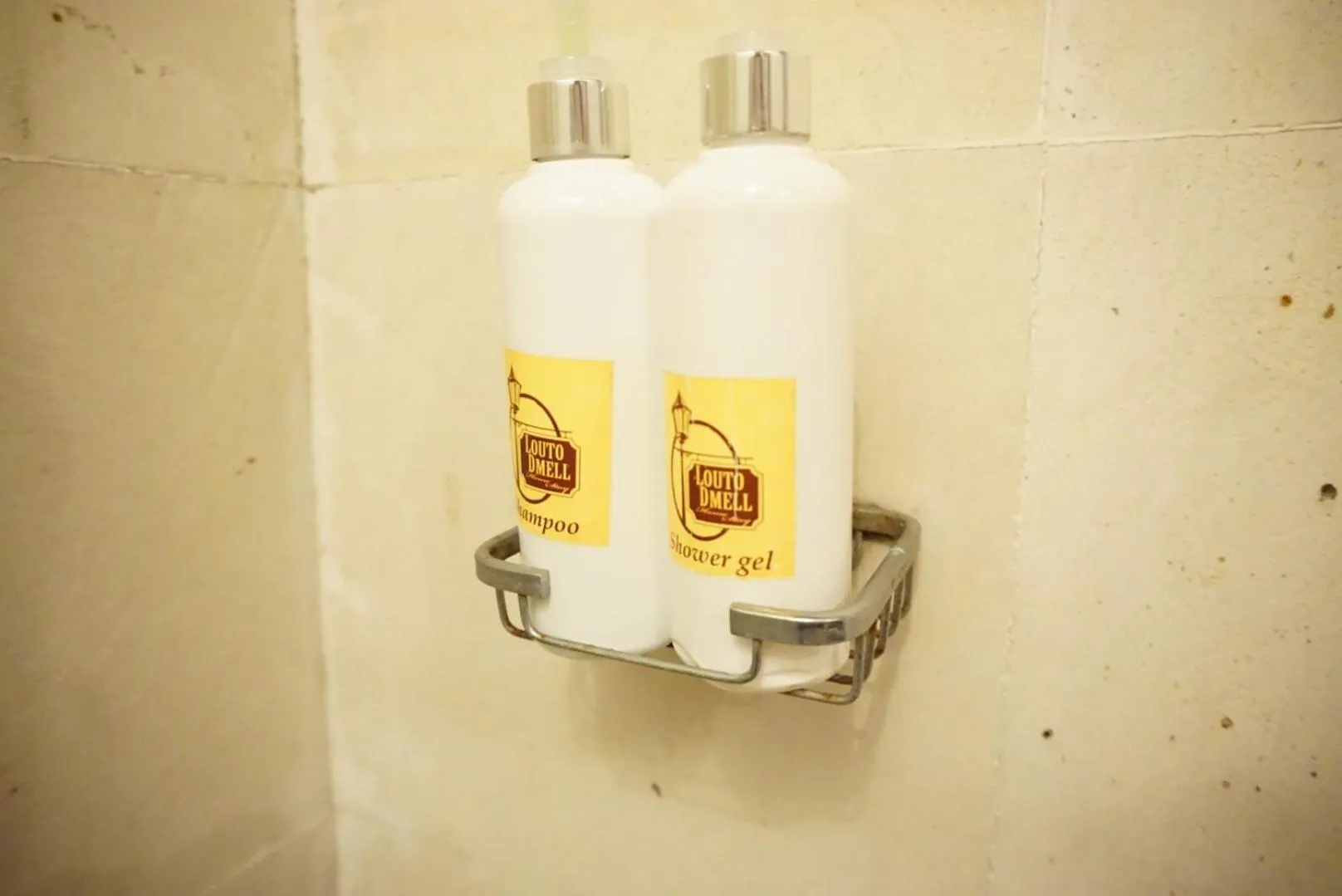 Shower in Louto Dmell Villa & Guesthouse