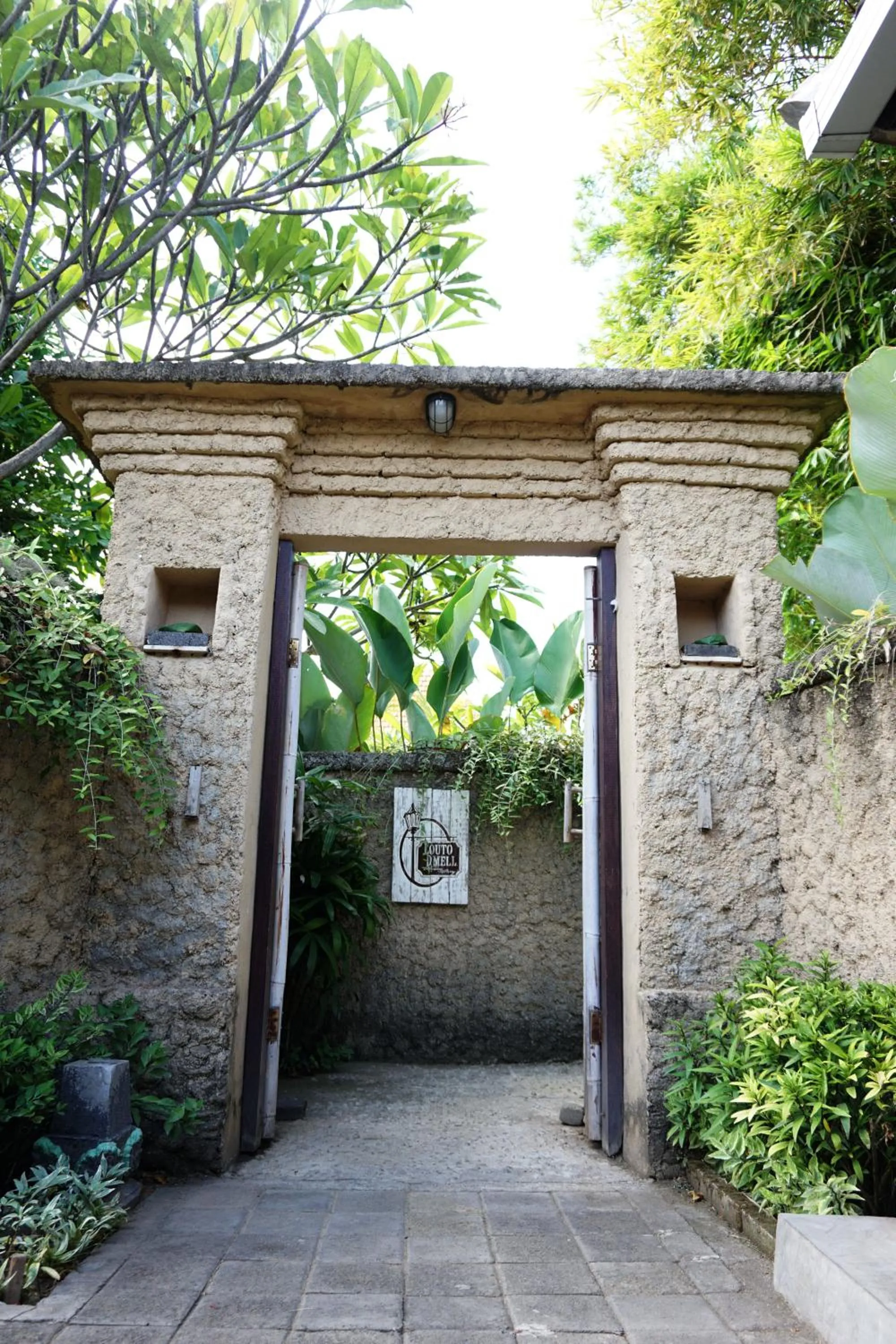 Facade/entrance in Louto Dmell Villa & Guesthouse