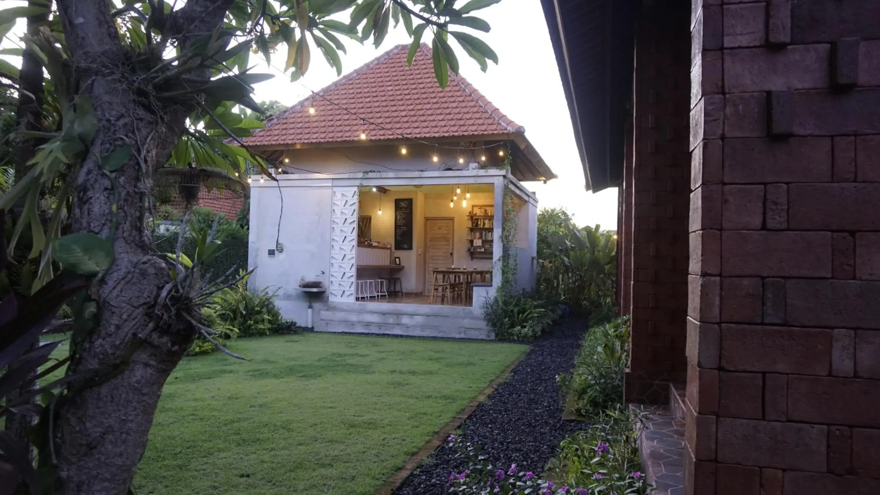 Standard Double Room in Louto Dmell Villa & Deluxe Standard Double Room in Louto Dmell Villa & Deluxe
