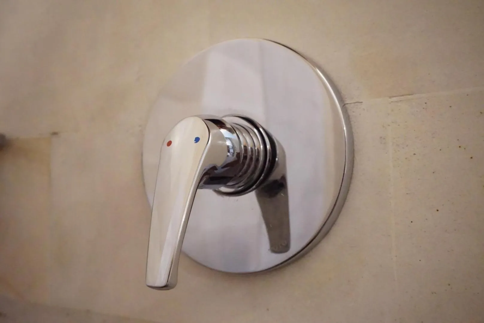 Shower in Louto Dmell Villa & Guesthouse