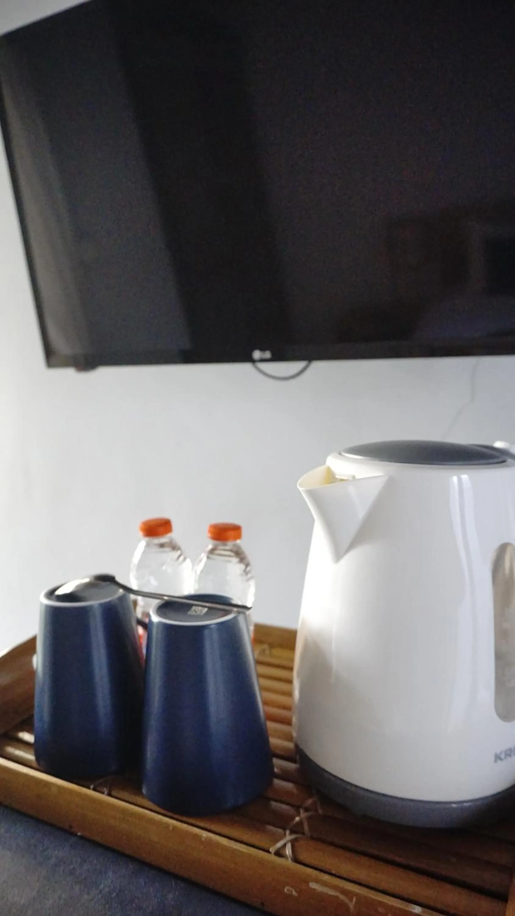 TV and multimedia in Louto Dmell Villa & Guesthouse