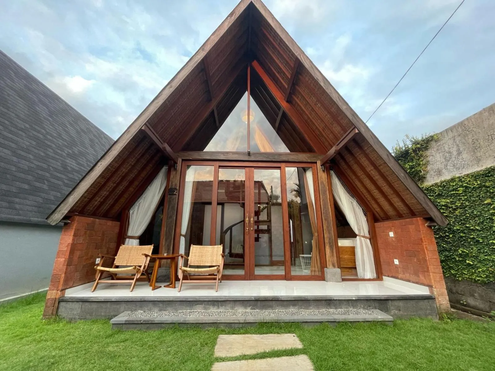 Property building in Louto Dmell Villa & Guesthouse