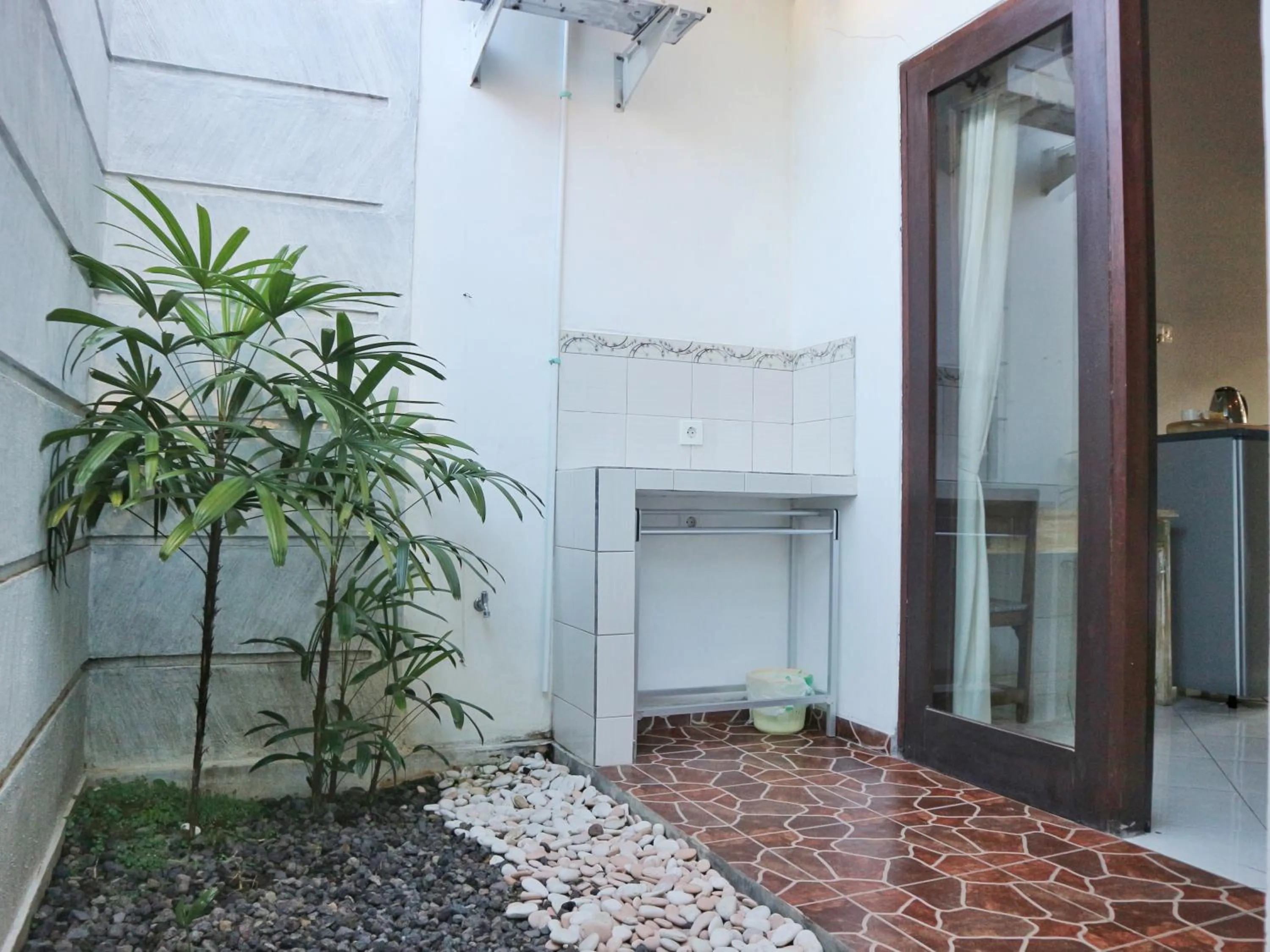 Shower in Louto Dmell Villa & Guesthouse