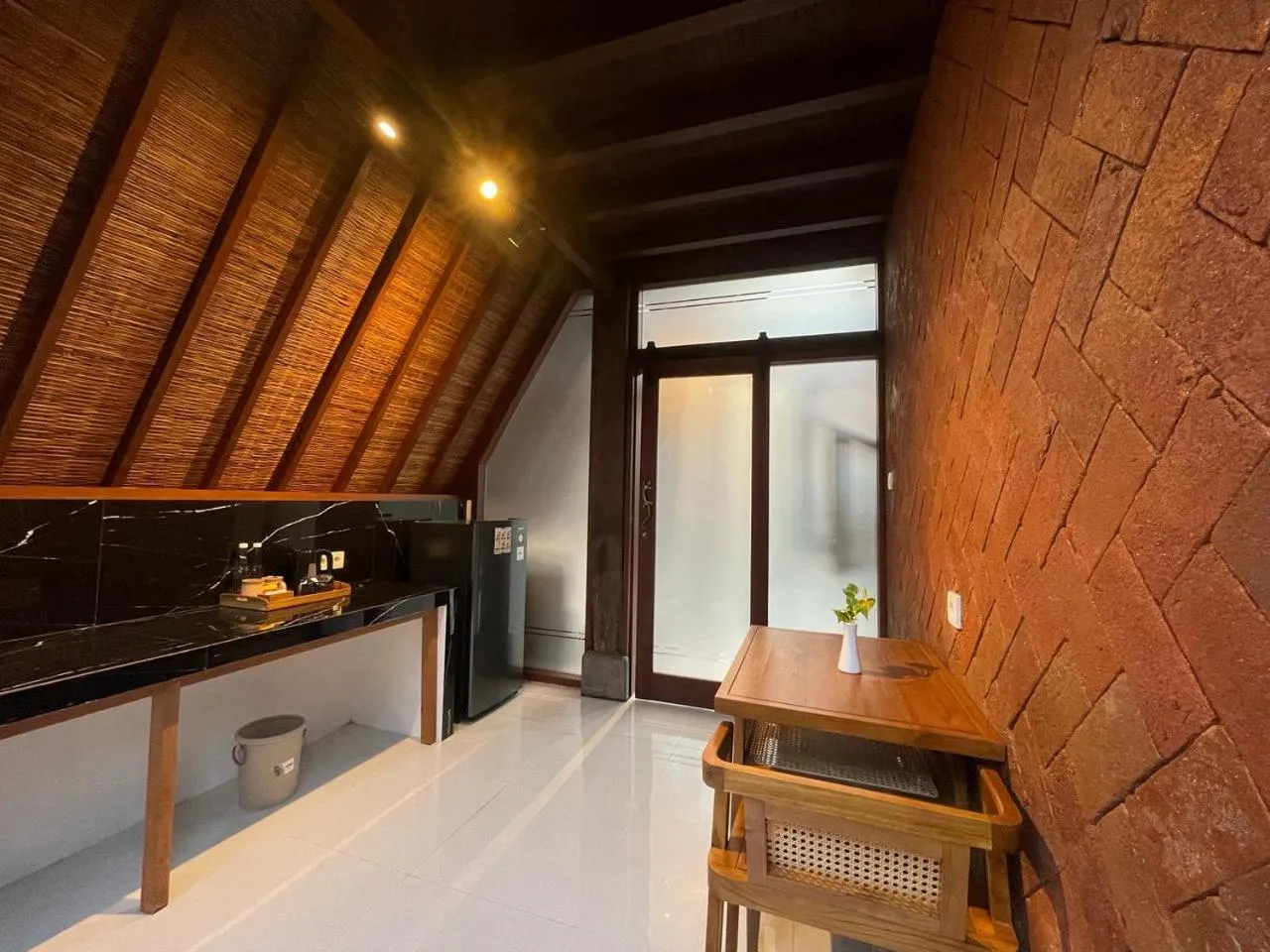 Coffee/tea facilities in Louto Dmell Villa & Guesthouse