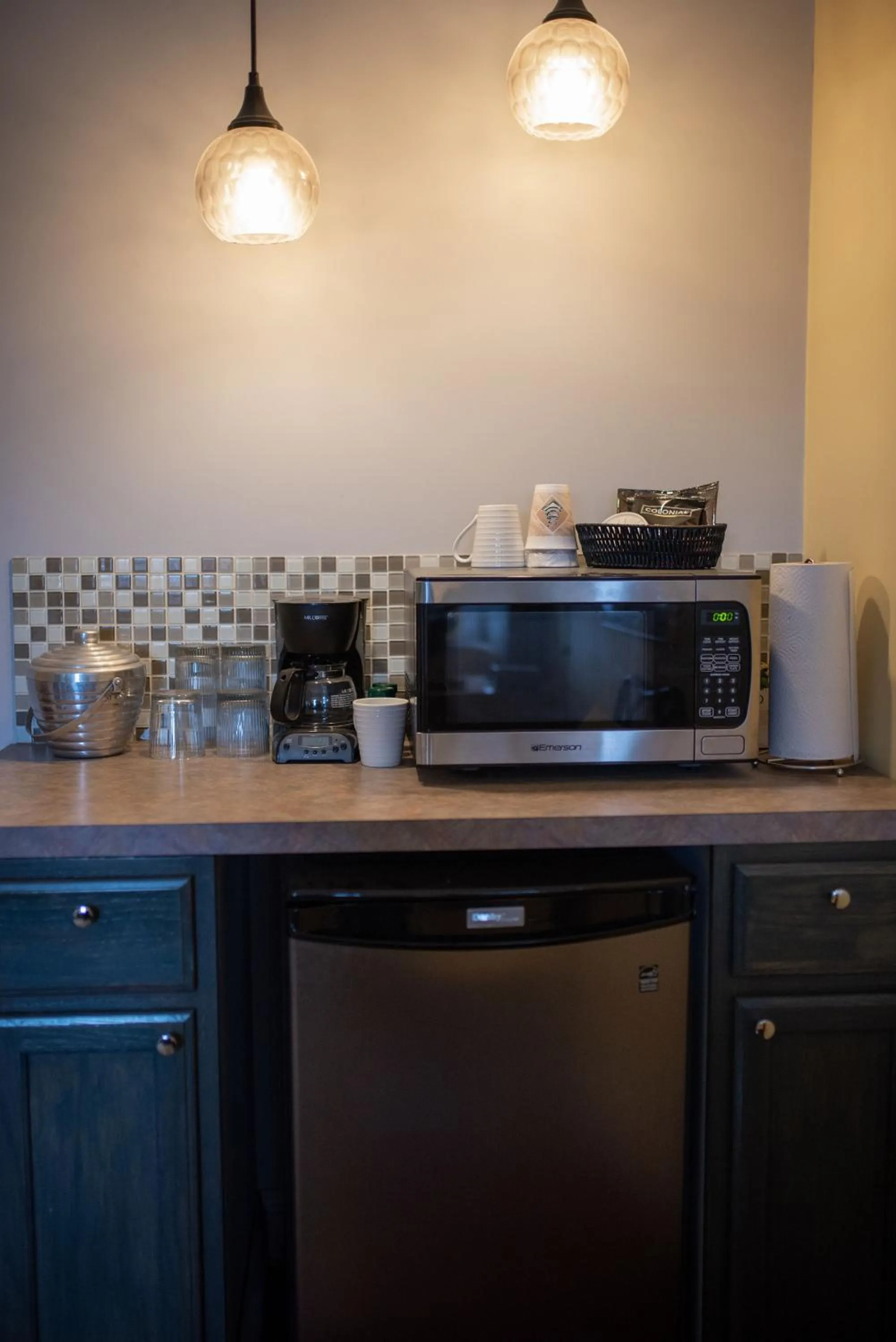 Coffee/tea facilities in Fountainview Inn
