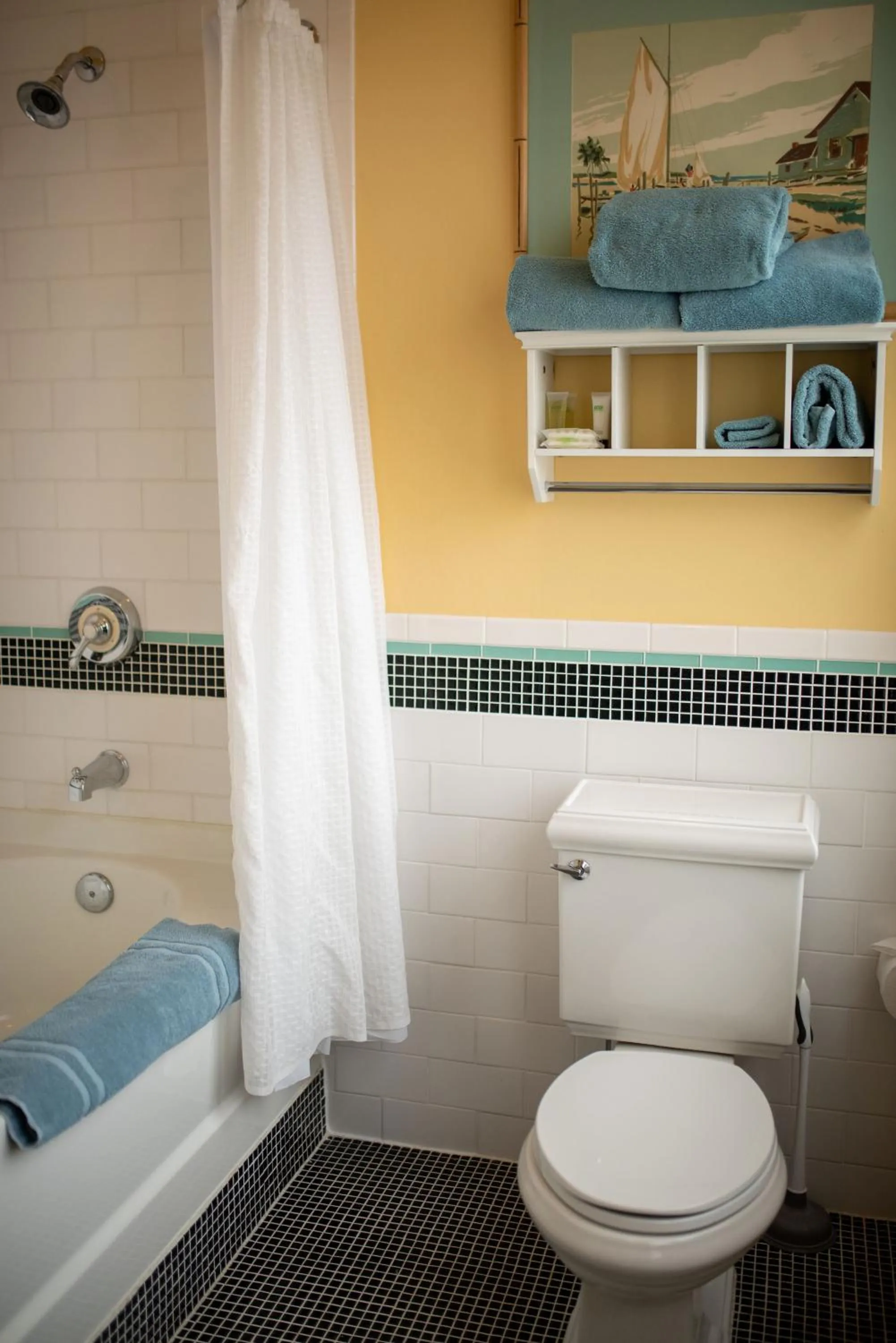 Toilet in Fountainview Inn