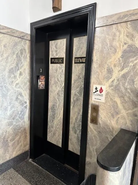 Property building in Fountainview Inn