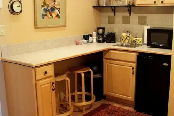 Kitchen or kitchenette in Fountainview Inn