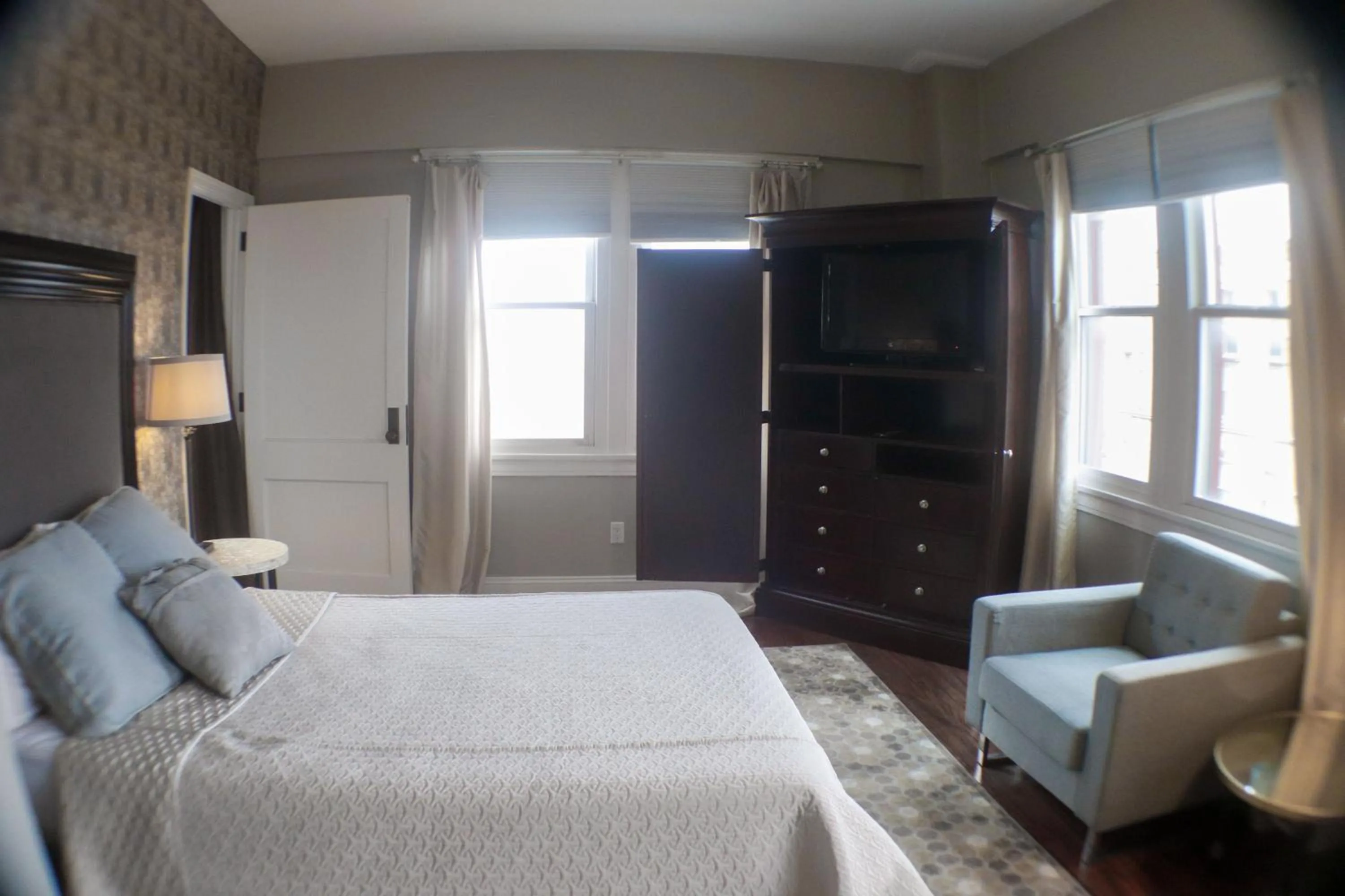 Bed in Fountainview Inn