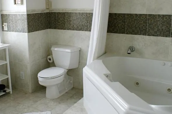 Bathroom in Fountainview Inn