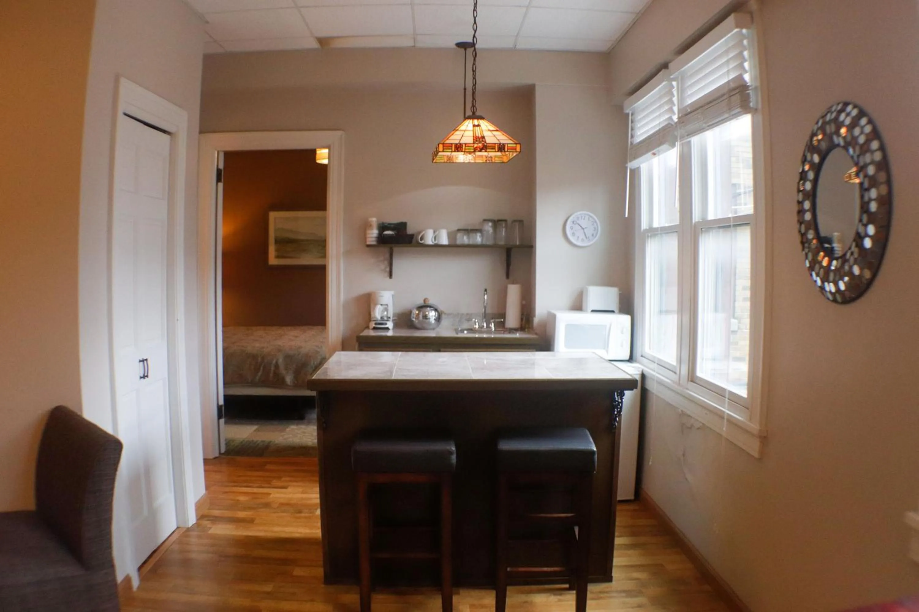 Coffee/tea facilities in Fountainview Inn