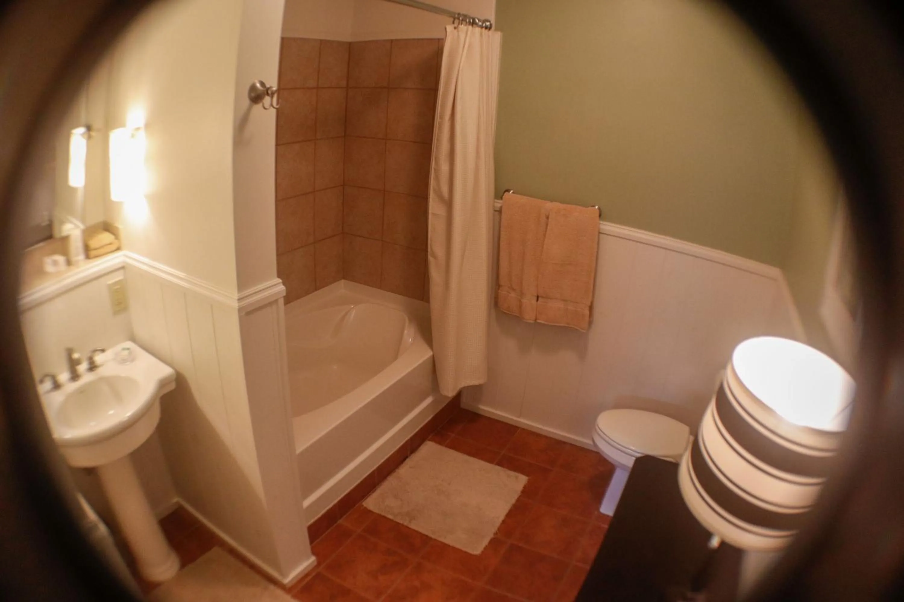 Shower in Fountainview Inn