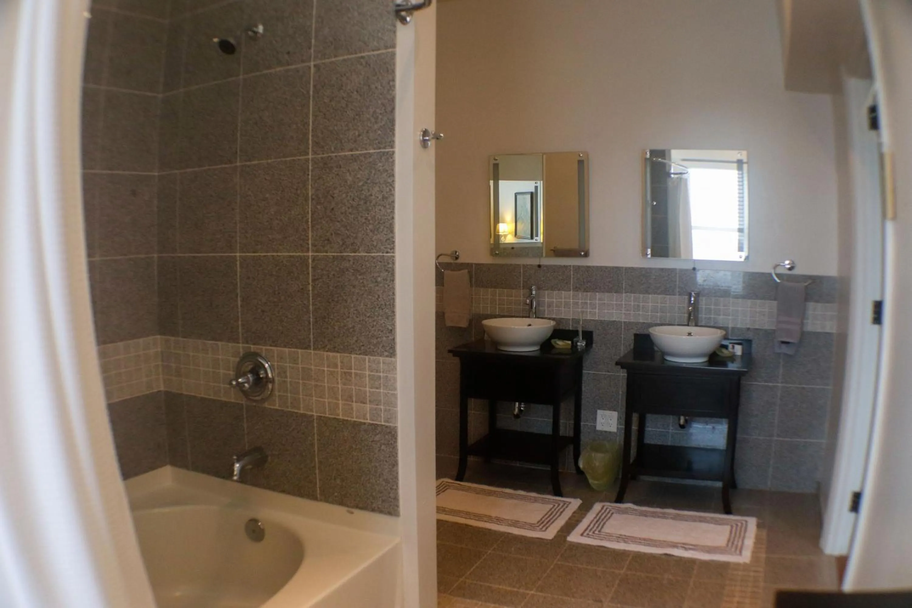 Shower in Fountainview Inn