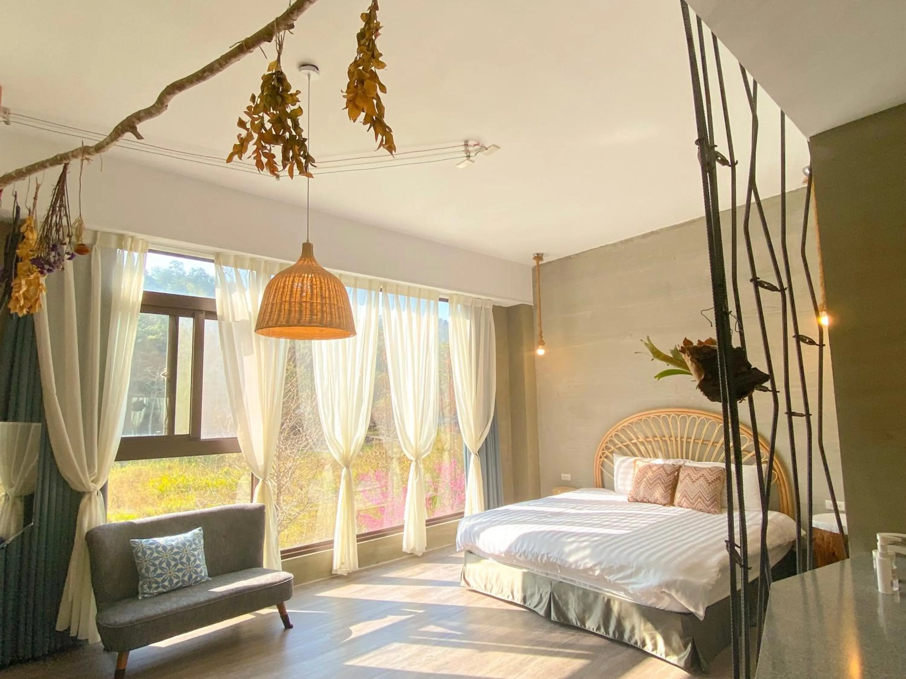 Photo of the whole room, Bed in 愛黏在一起設計師民宿 Lovers BNB