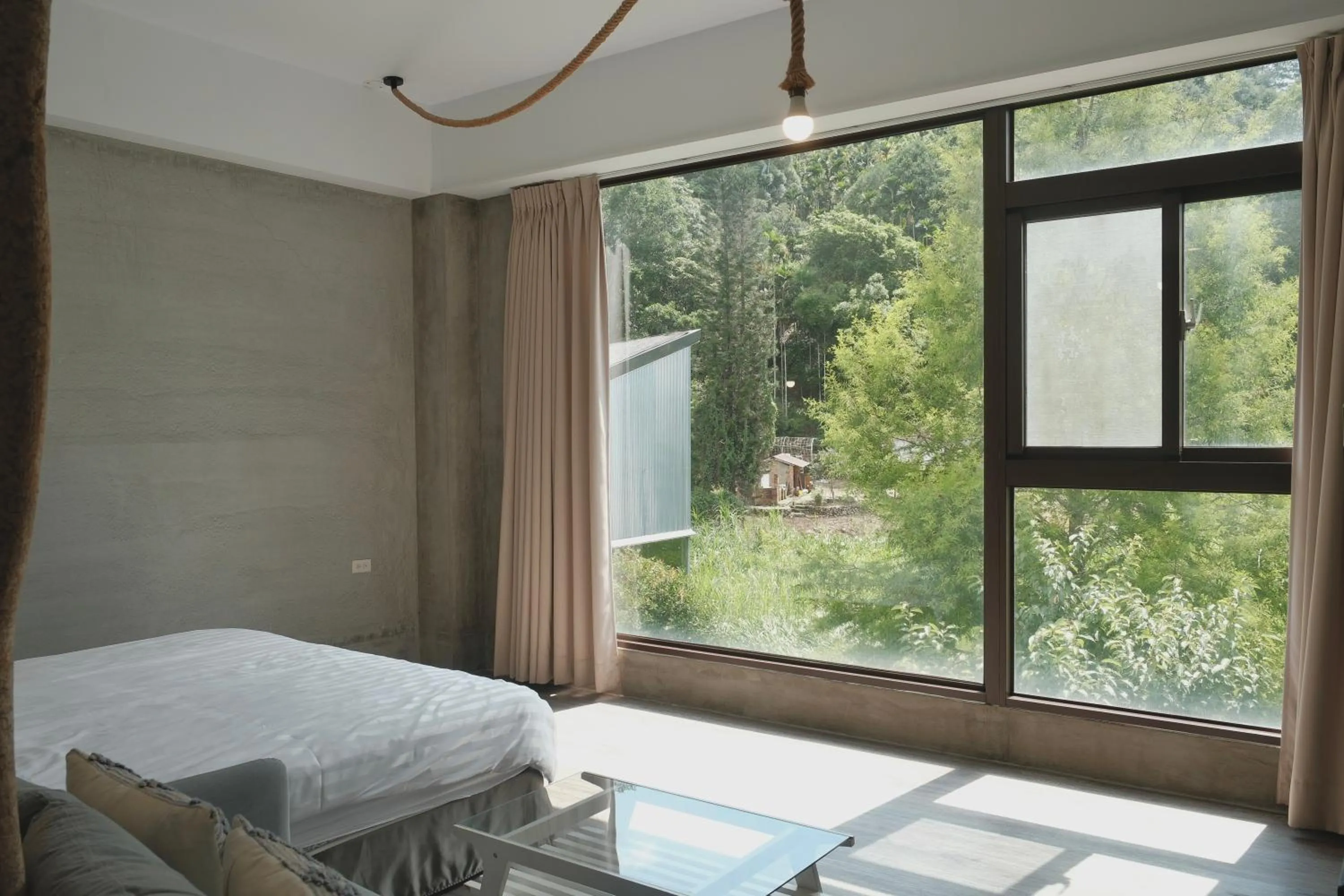 Natural landscape, Bed in 愛黏在一起設計師民宿 Lovers BNB