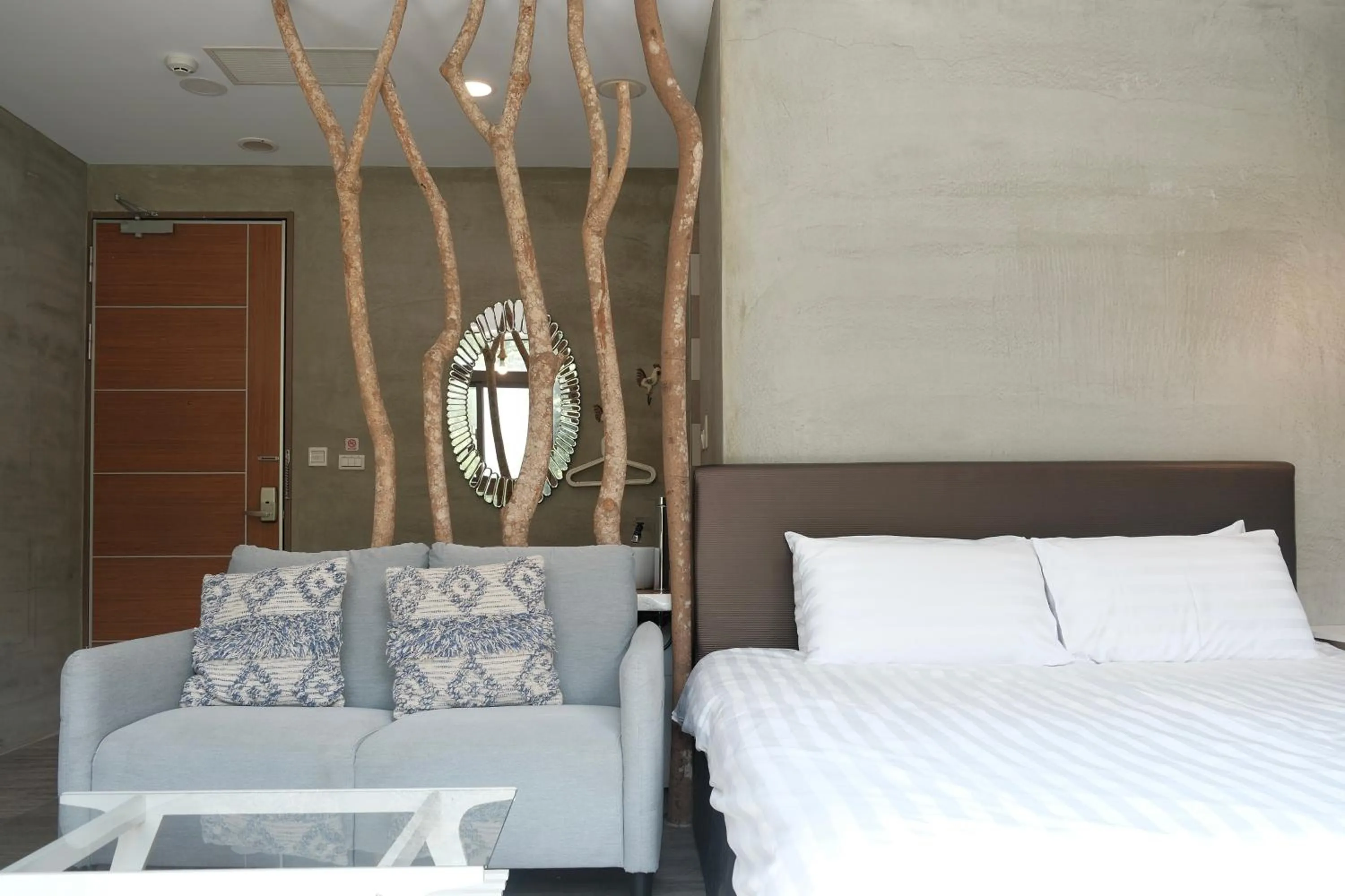 Bed in 愛黏在一起設計師民宿 Lovers BNB