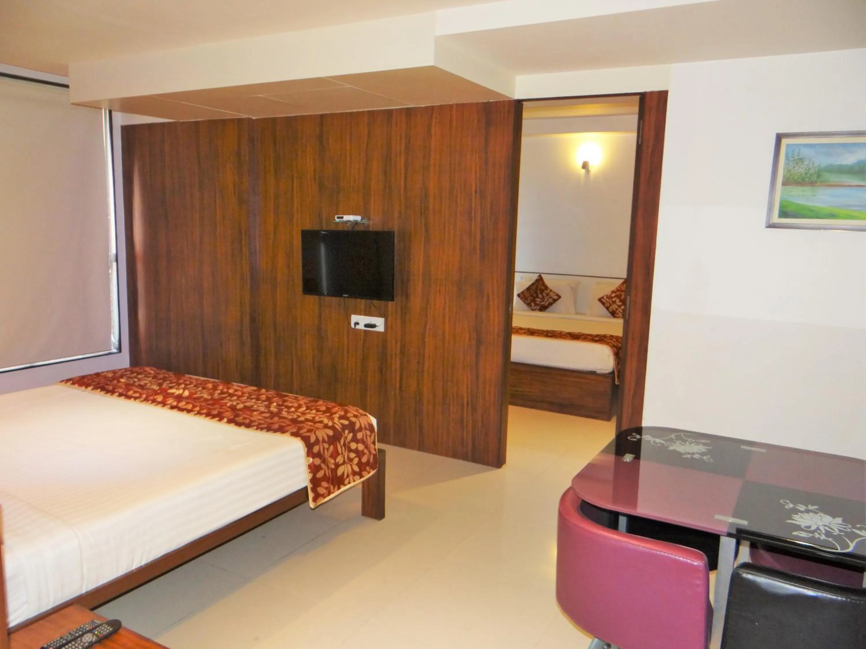 Communal lounge/ TV room, Bed in The Temple View Hotel