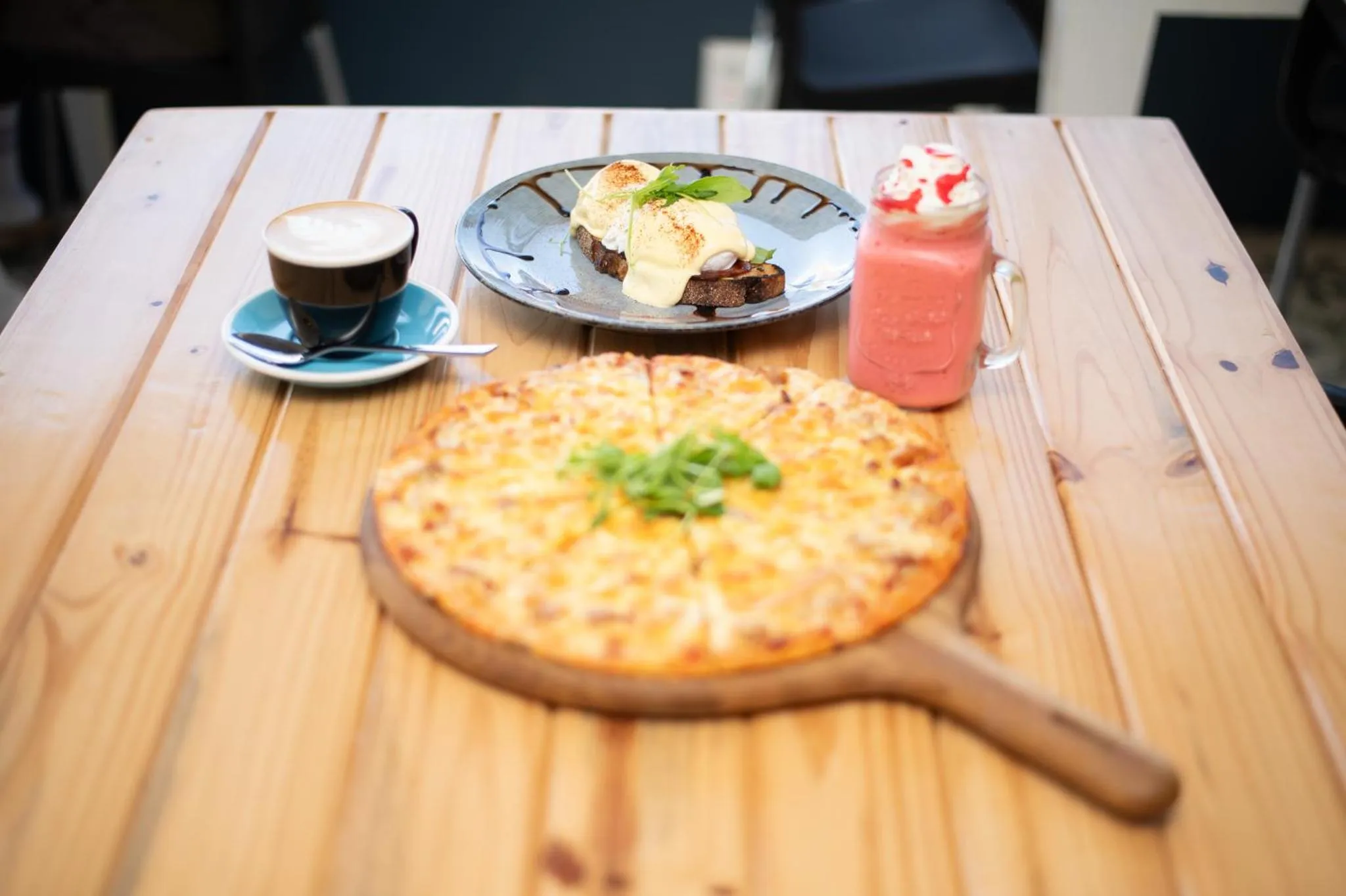 Restaurant/places to eat in No 20 On the Beach Guesthouse