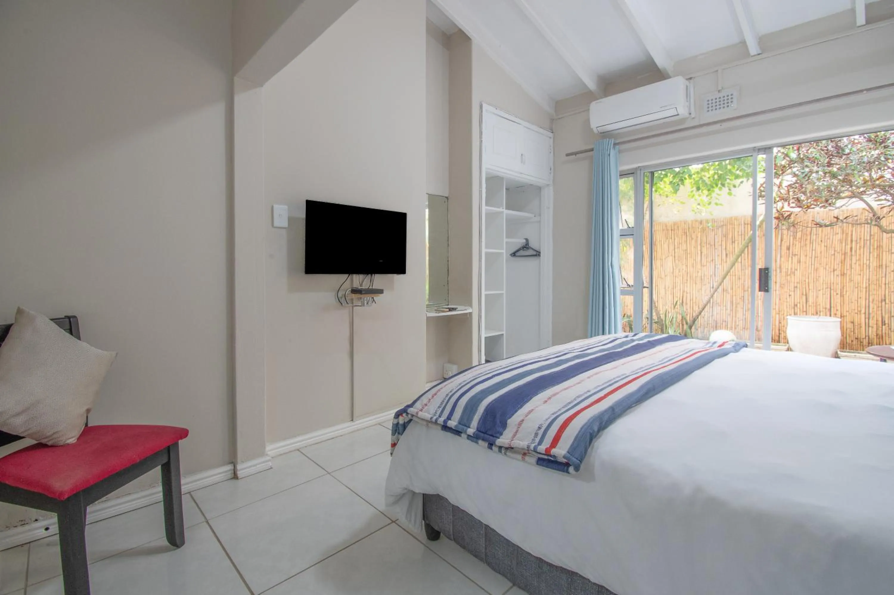 Bed in No 20 On the Beach Guesthouse