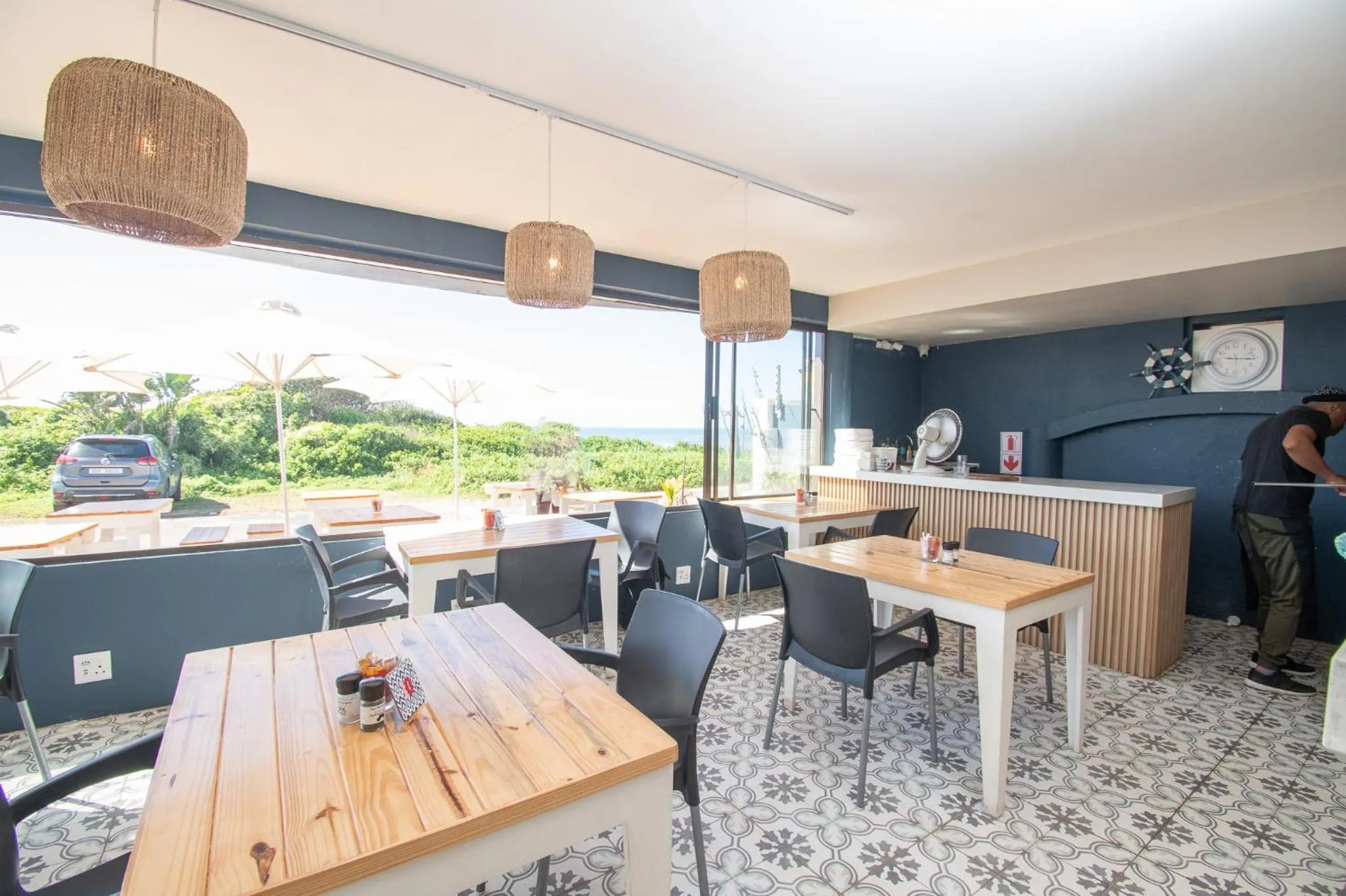 Restaurant/places to eat in No 20 On the Beach Guesthouse