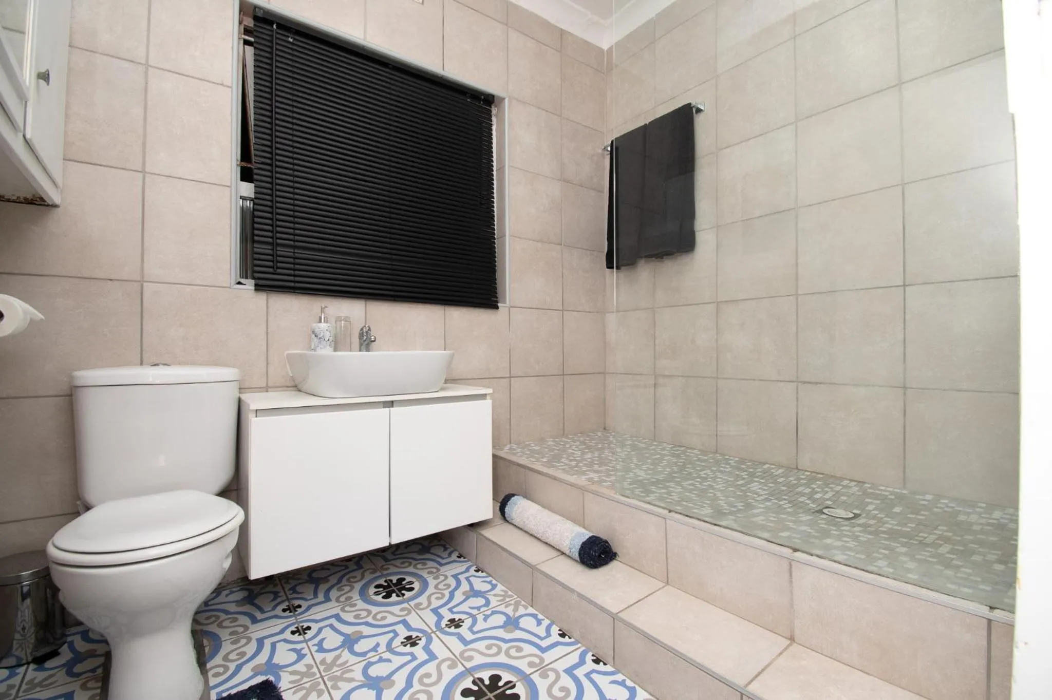 Shower in No 20 On the Beach Guesthouse