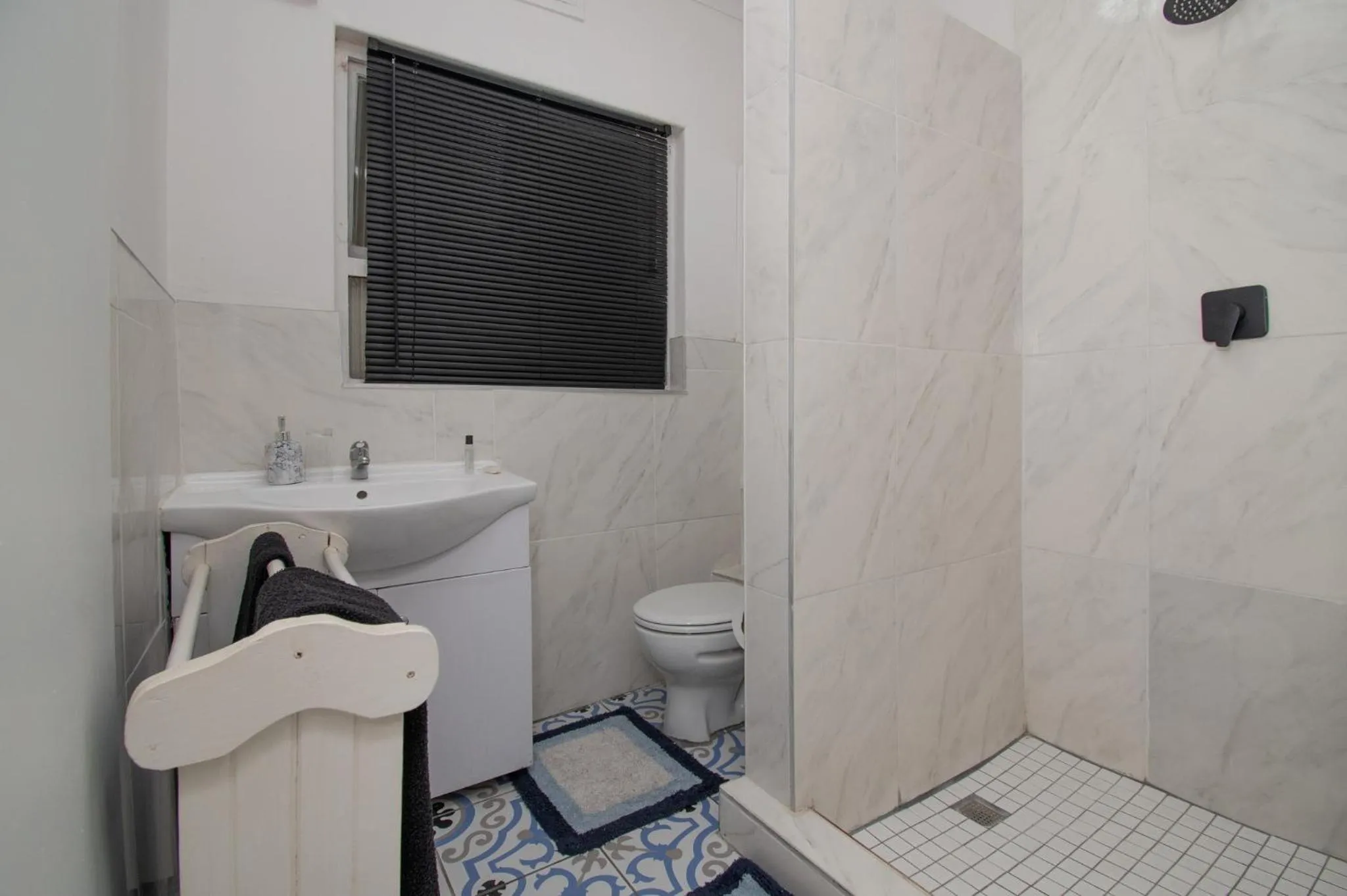 Shower in No 20 On the Beach Guesthouse