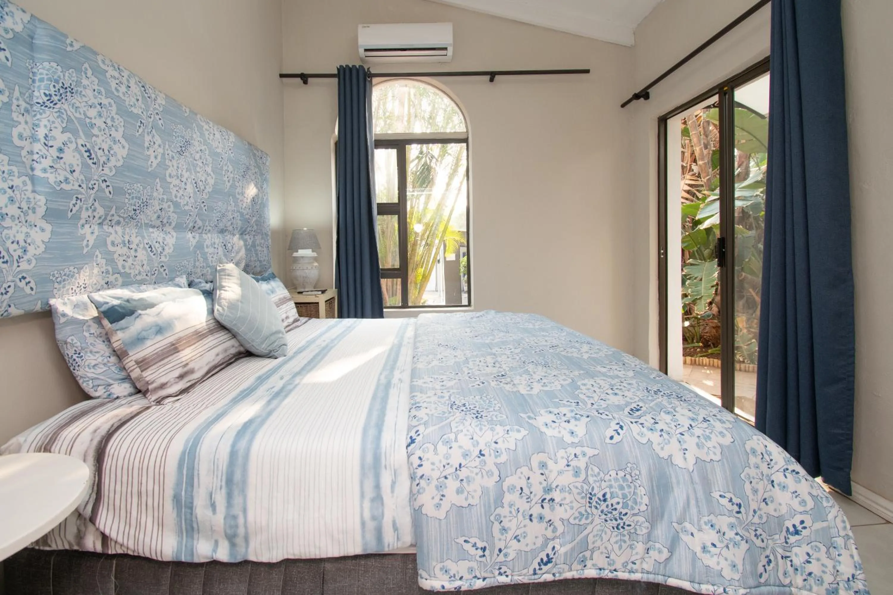 Bed in No 20 On the Beach Guesthouse