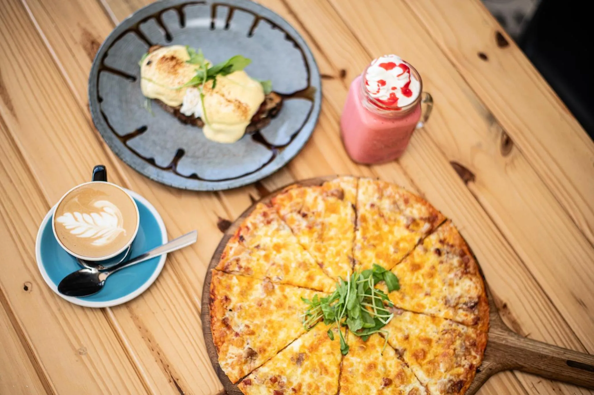 Restaurant/places to eat in No 20 On the Beach Guesthouse