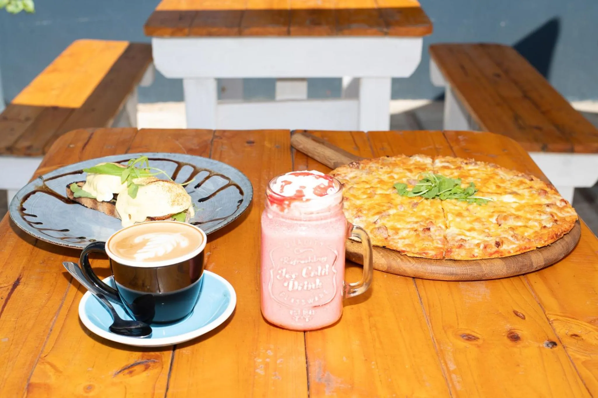 Restaurant/places to eat in No 20 On the Beach Guesthouse