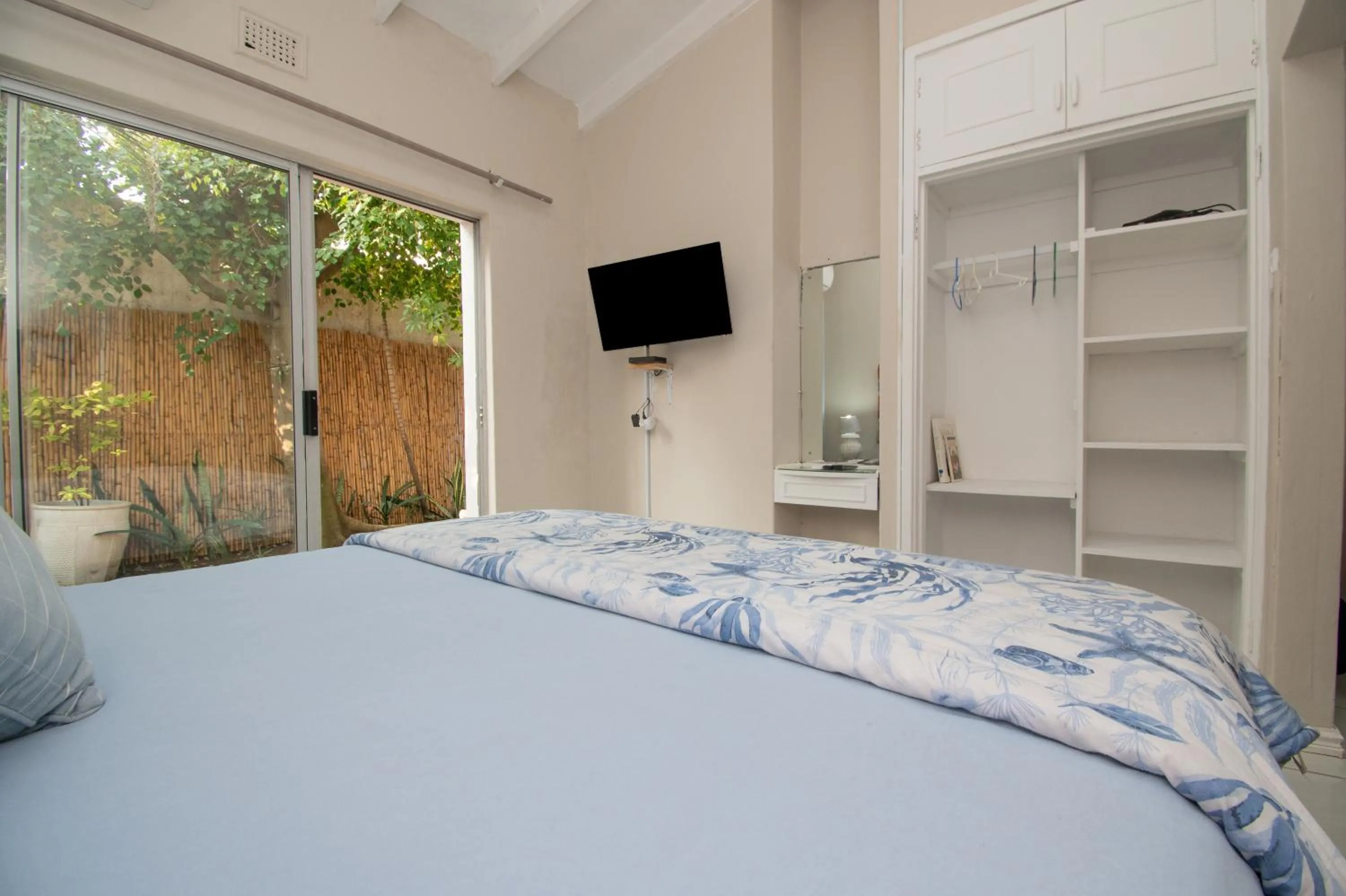 Bed in No 20 On the Beach Guesthouse