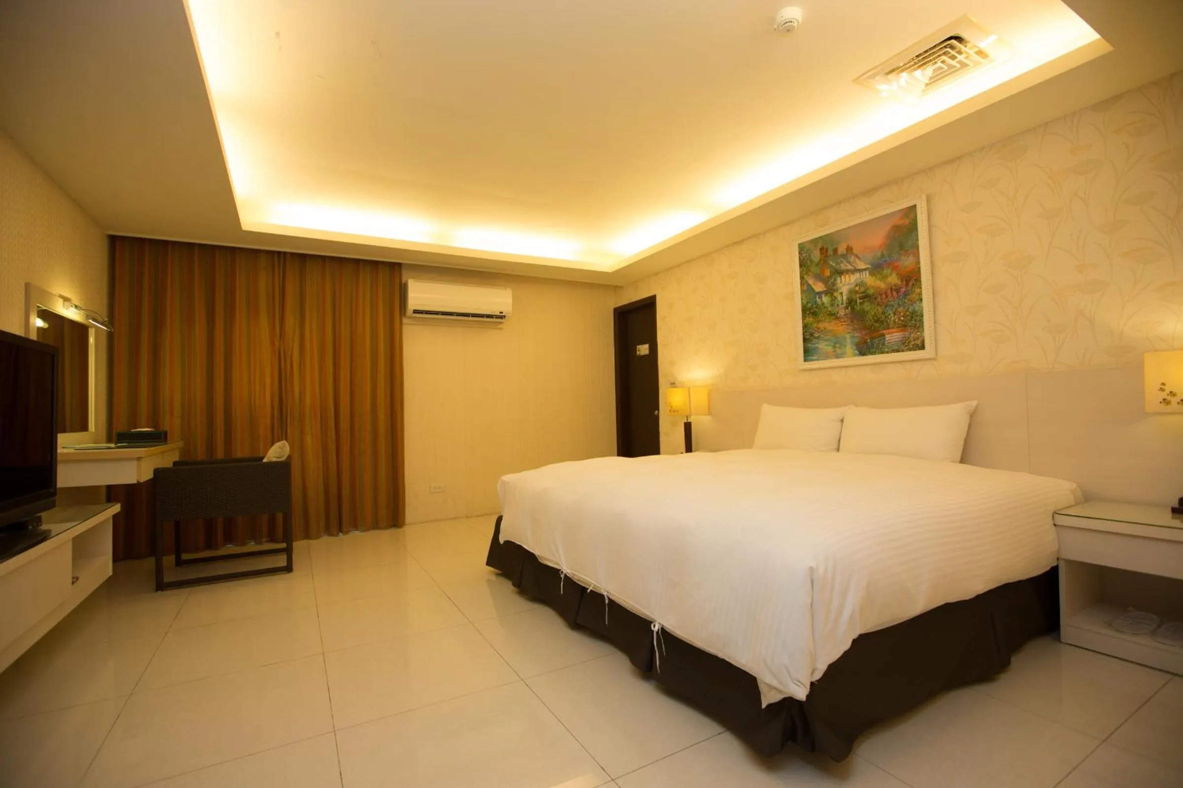 Photo of the whole room, Bed in F Hotel - Sanyi