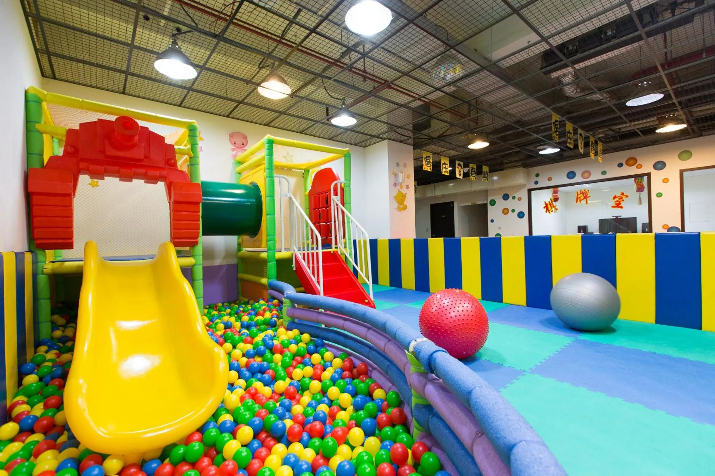 Children play ground in F Hotel - Sanyi